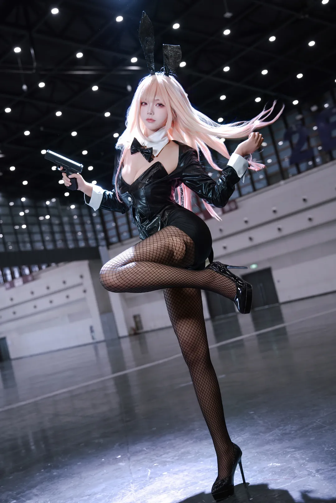 【喜多川海梦cos】更衣人偶坠入爱河，展馆里的危险兔女郎 - 第 1 张