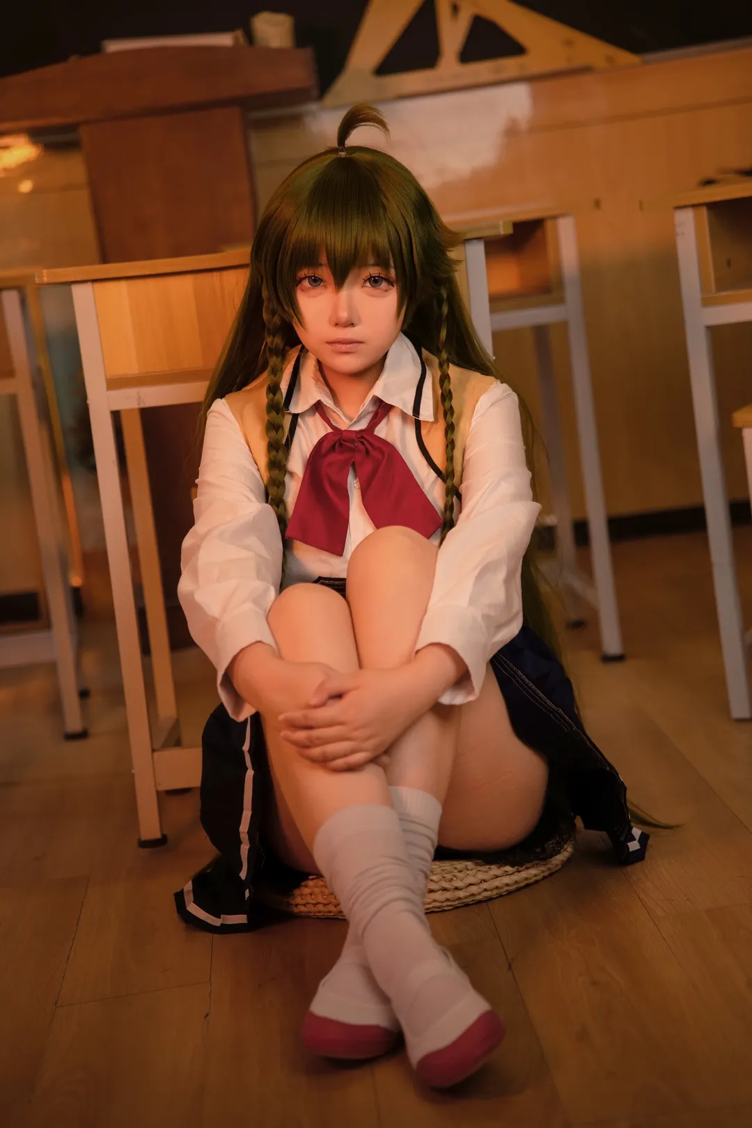 【巢鸭睦月cos】sayo教里教室暖光与白丝制服的还原 - 第 2 张