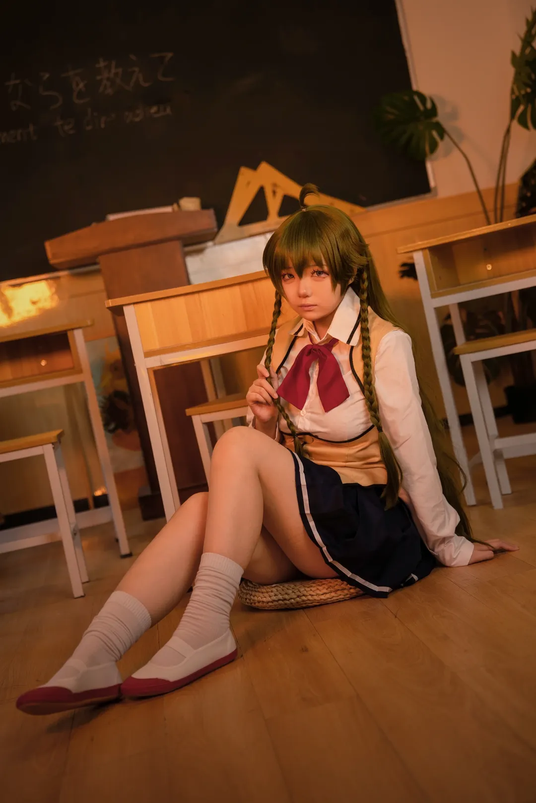 【巢鸭睦月cos】sayo教里教室暖光与白丝制服的还原 - 第 6 张