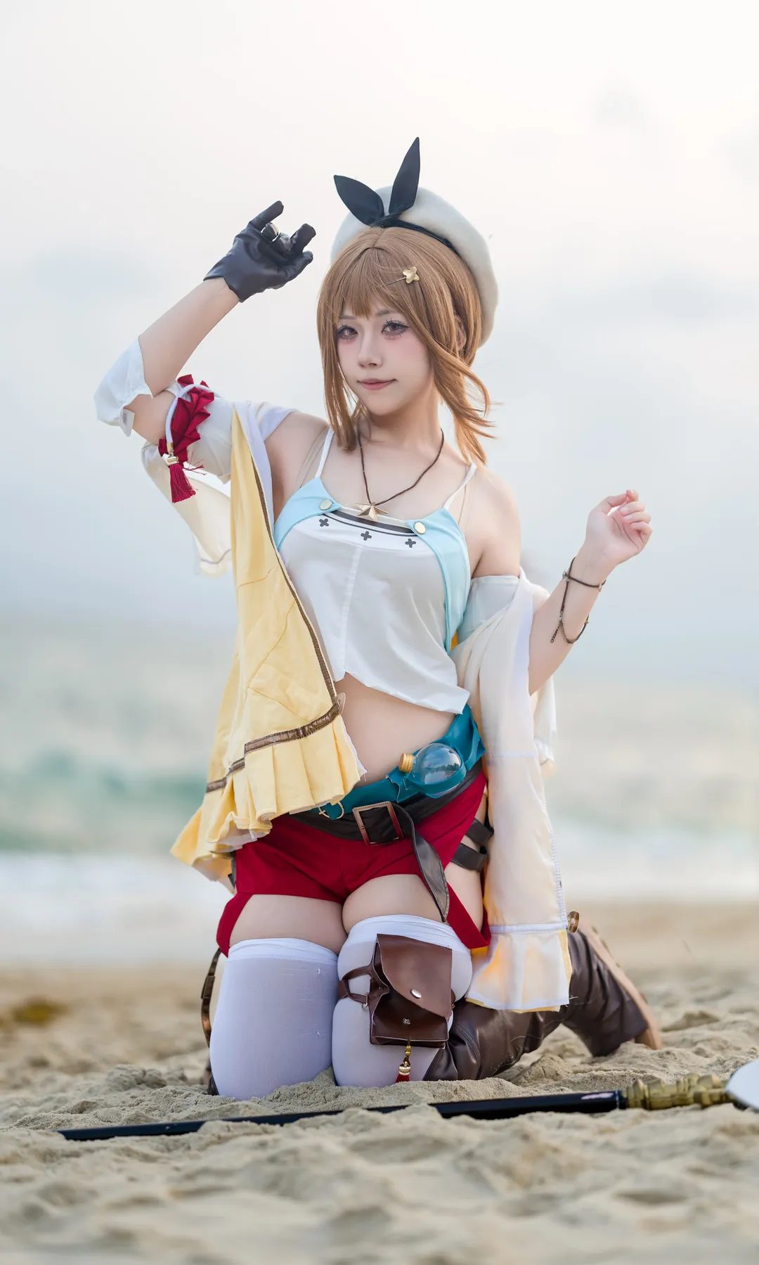 【莱莎cos】肉肉的莱莎在海边很合适 - 第 2 张