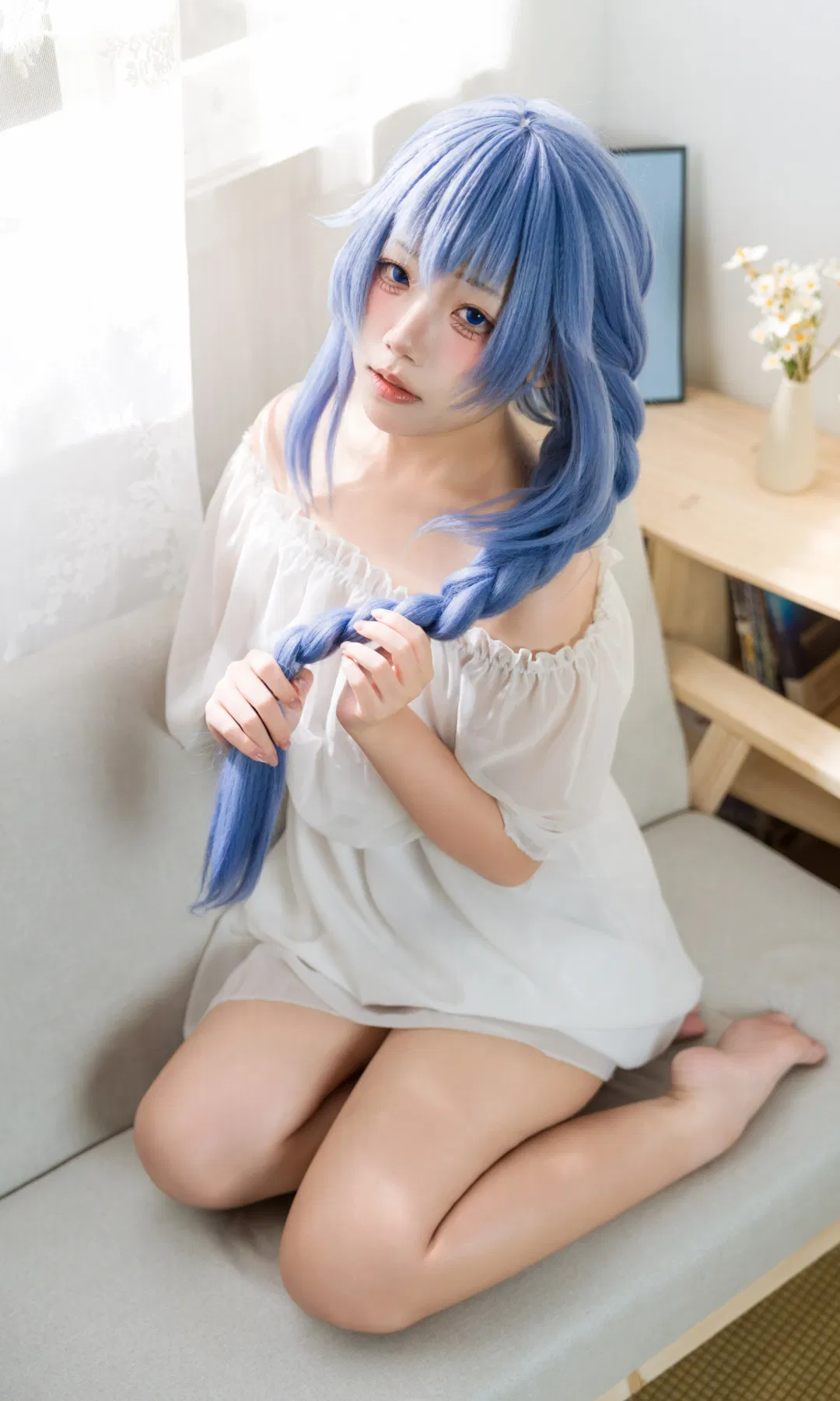 【洛琪希cos】无职转生蓝发双麻花少女的室内日常 - 第 1 张