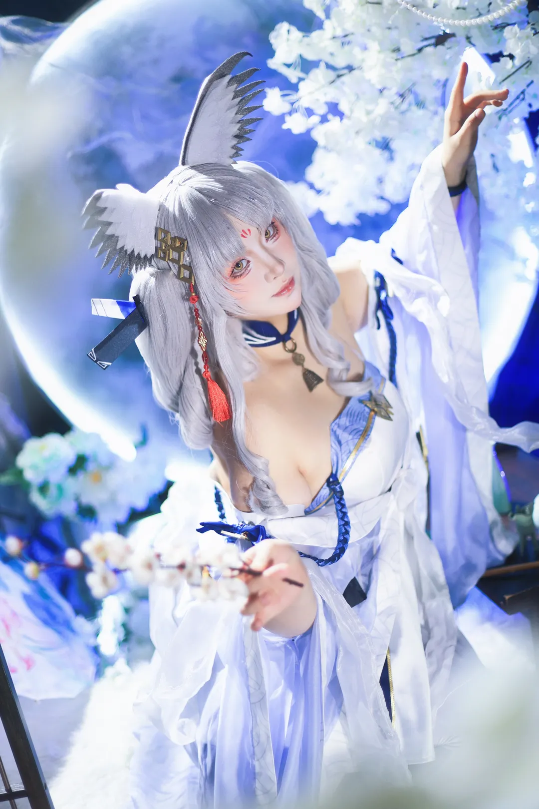 【白麵鴞cos】明日方舟白麵鴞撫雲間，月下清冷夢幻時刻 - 第 4 張
