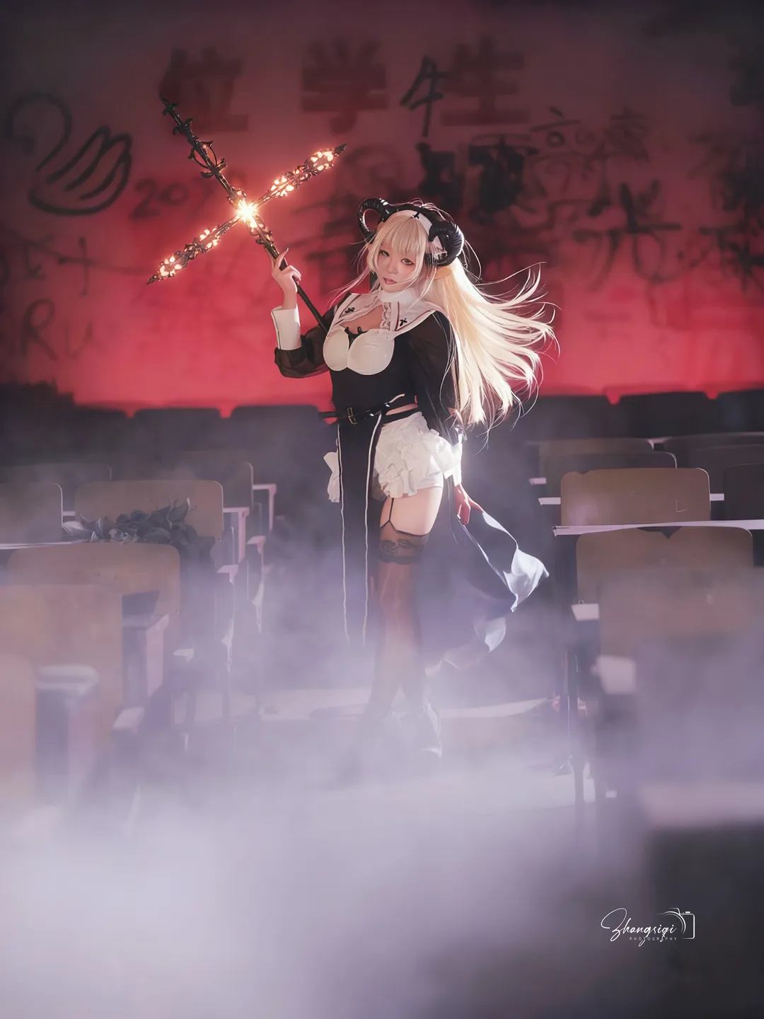 暗黑修女与魔女风cos，教室涂鸦与钢琴上的暗夜幻想 - 第 1 张