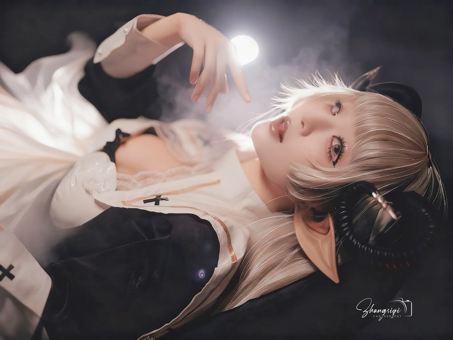 暗黑修女与魔女风cos，教室涂鸦与钢琴上的暗夜幻想 - 第 10 张