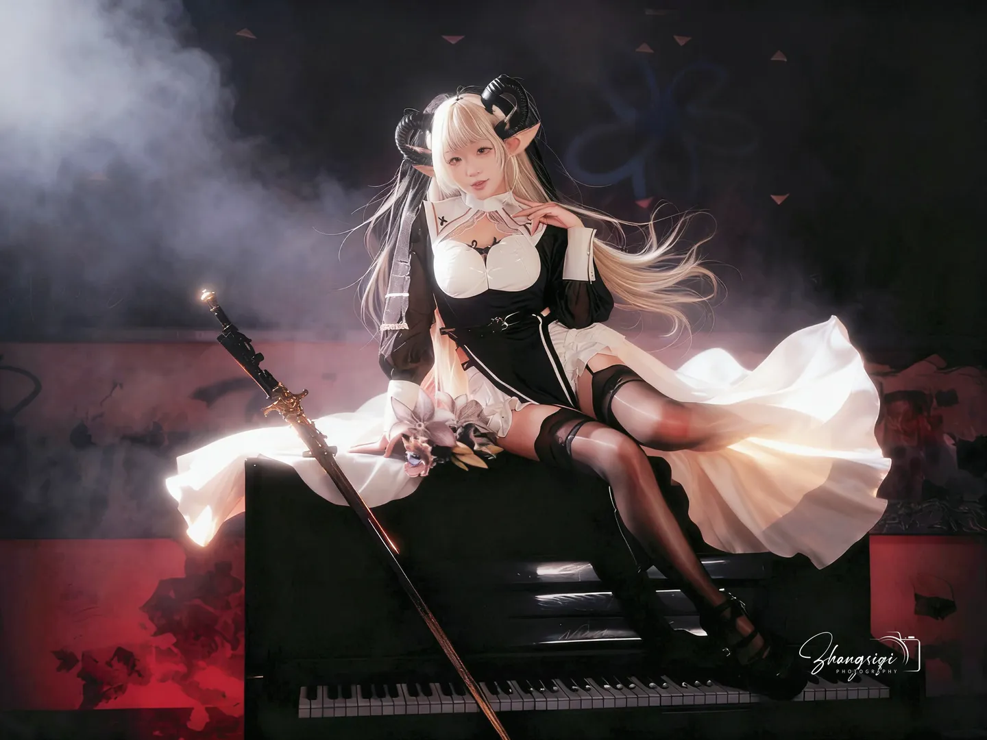暗黑修女与魔女风cos，教室涂鸦与钢琴上的暗夜幻想 - 第 2 张