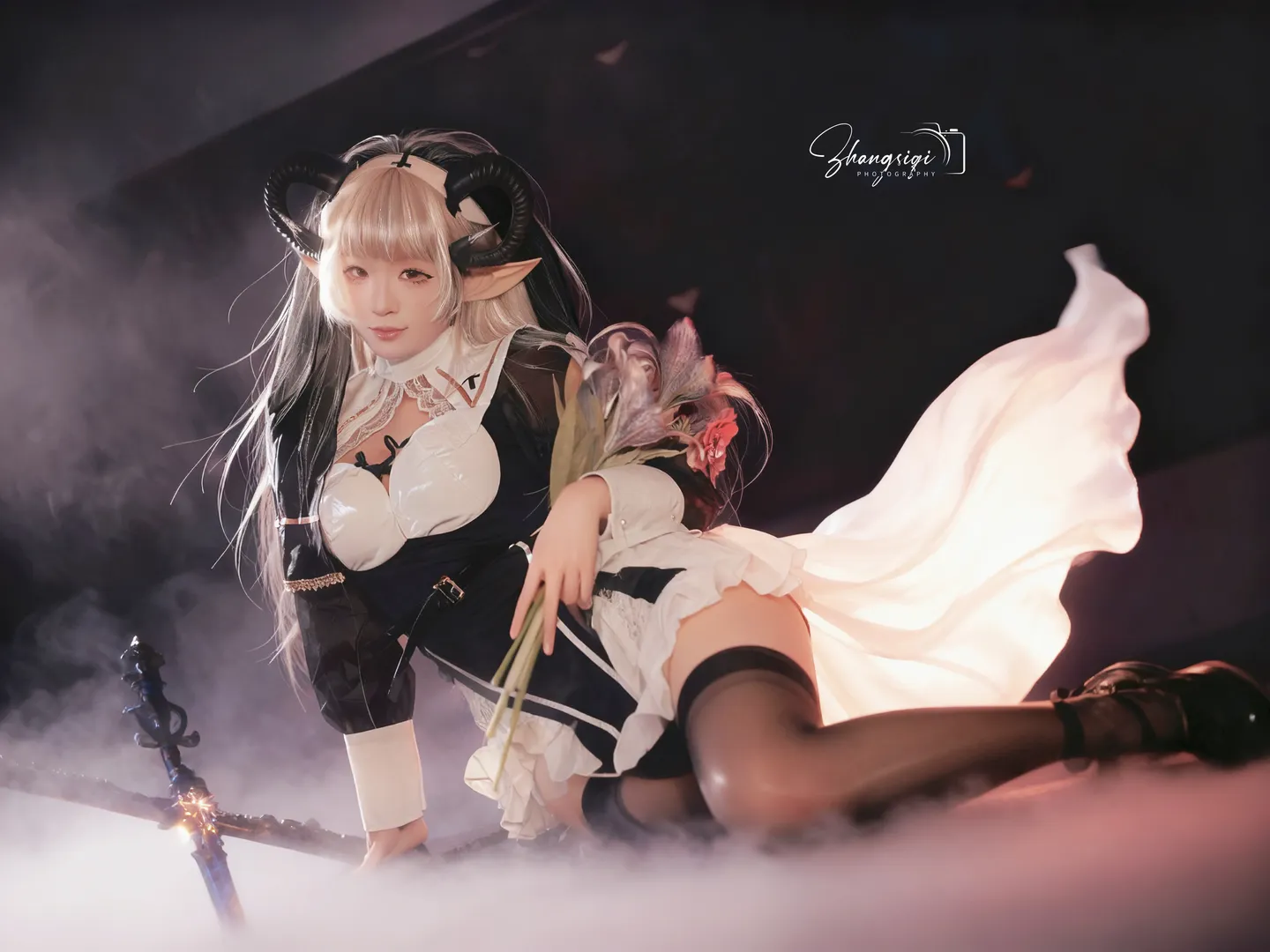 暗黑修女与魔女风cos，教室涂鸦与钢琴上的暗夜幻想 - 第 3 张