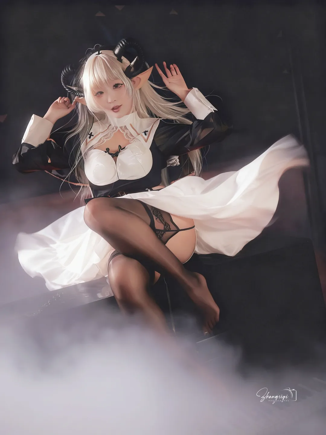 暗黑修女与魔女风cos，教室涂鸦与钢琴上的暗夜幻想 - 第 4 张