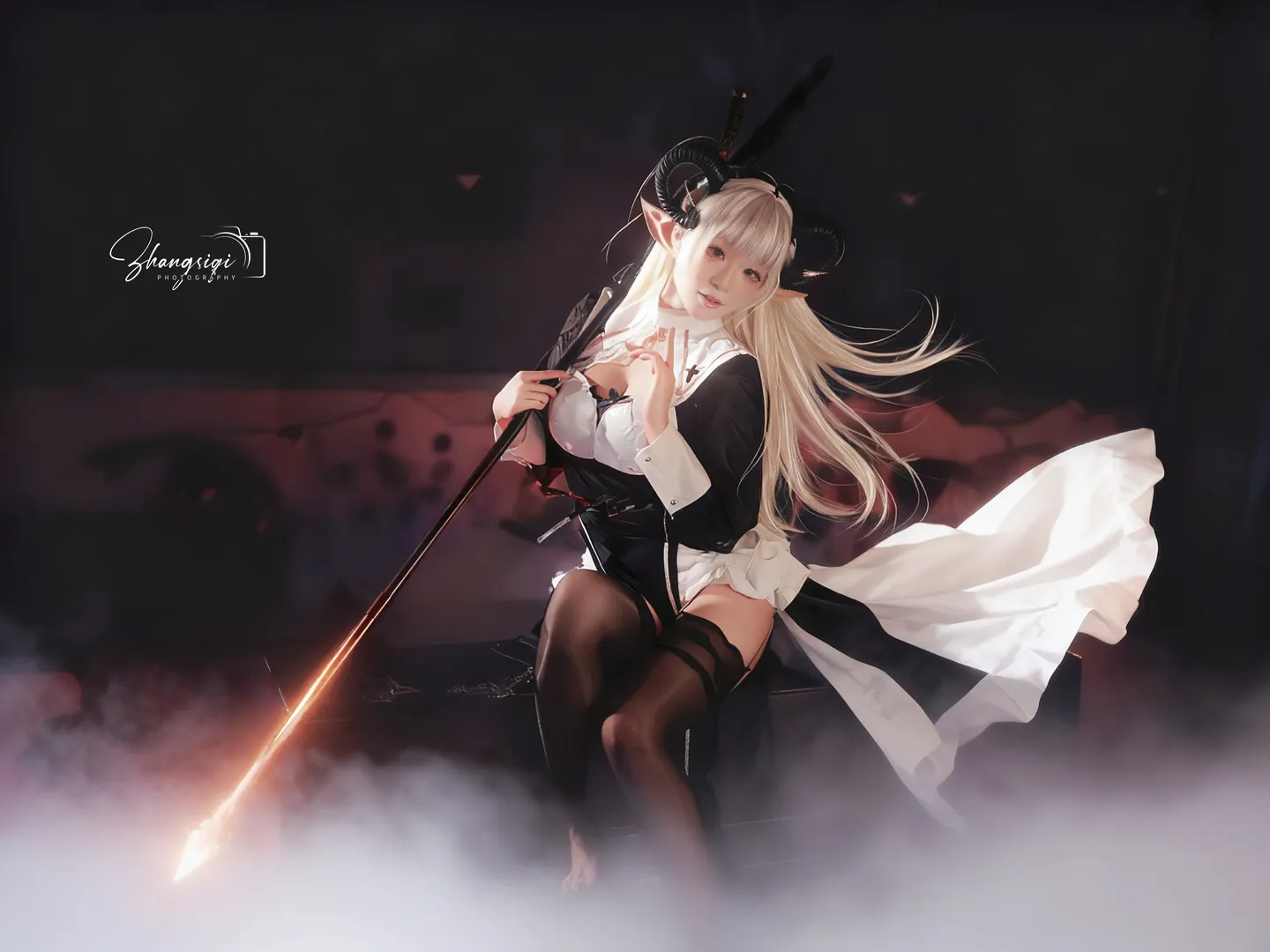 暗黑修女与魔女风cos，教室涂鸦与钢琴上的暗夜幻想 - 第 8 张