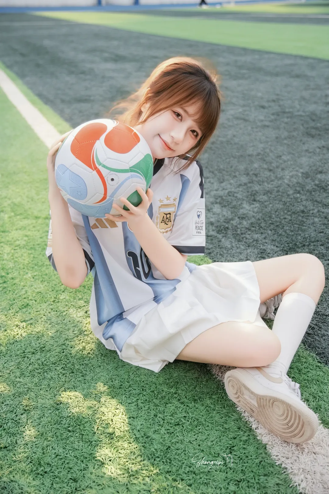 绿茵场上的Blokecore穿搭，10号球衣足球少女写真 - 第 10 张