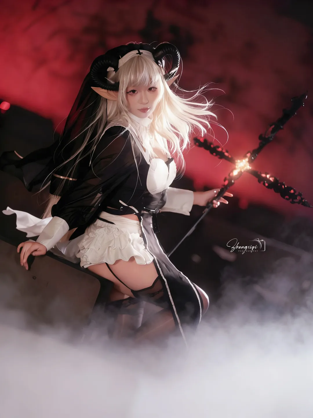 【地狱的吹雪cos】暗黑魔女降临废弃学校，氛围感拉满 - 第 1 张