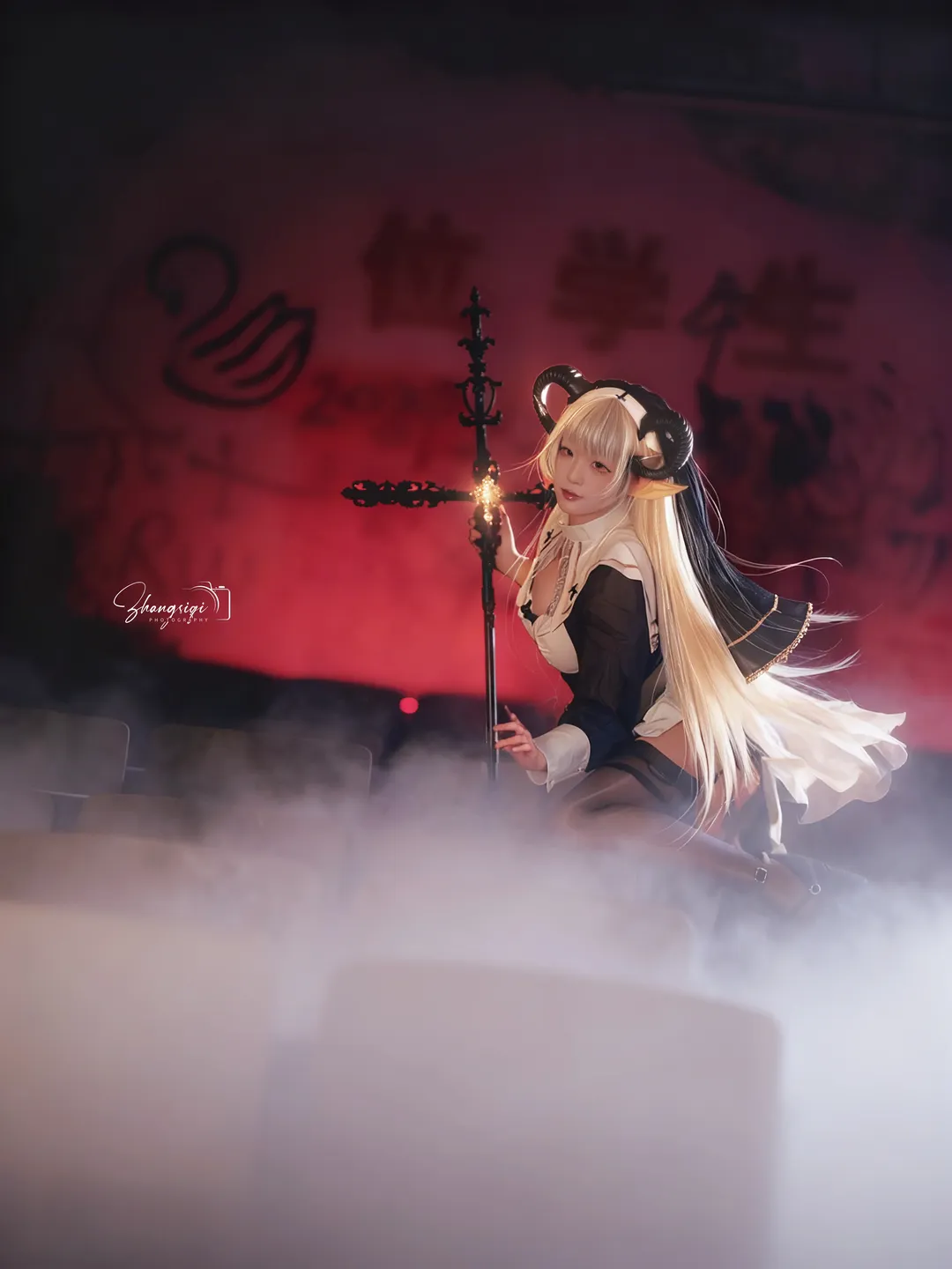 【地狱的吹雪cos】暗黑魔女降临废弃学校，氛围感拉满 - 第 3 张