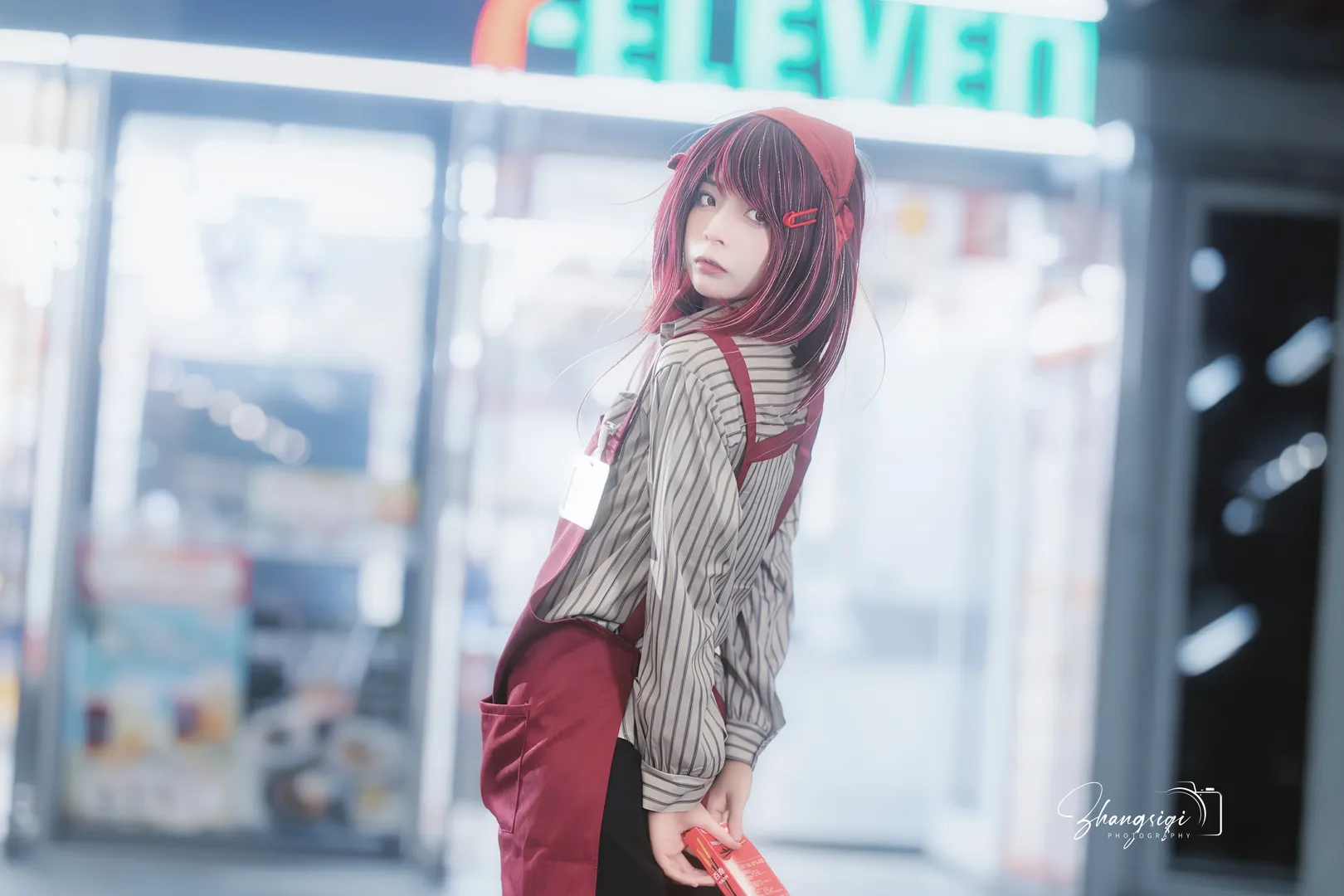 山田小姐cos 便利店后门的烟火气与黑丝制服 - 第 3 张