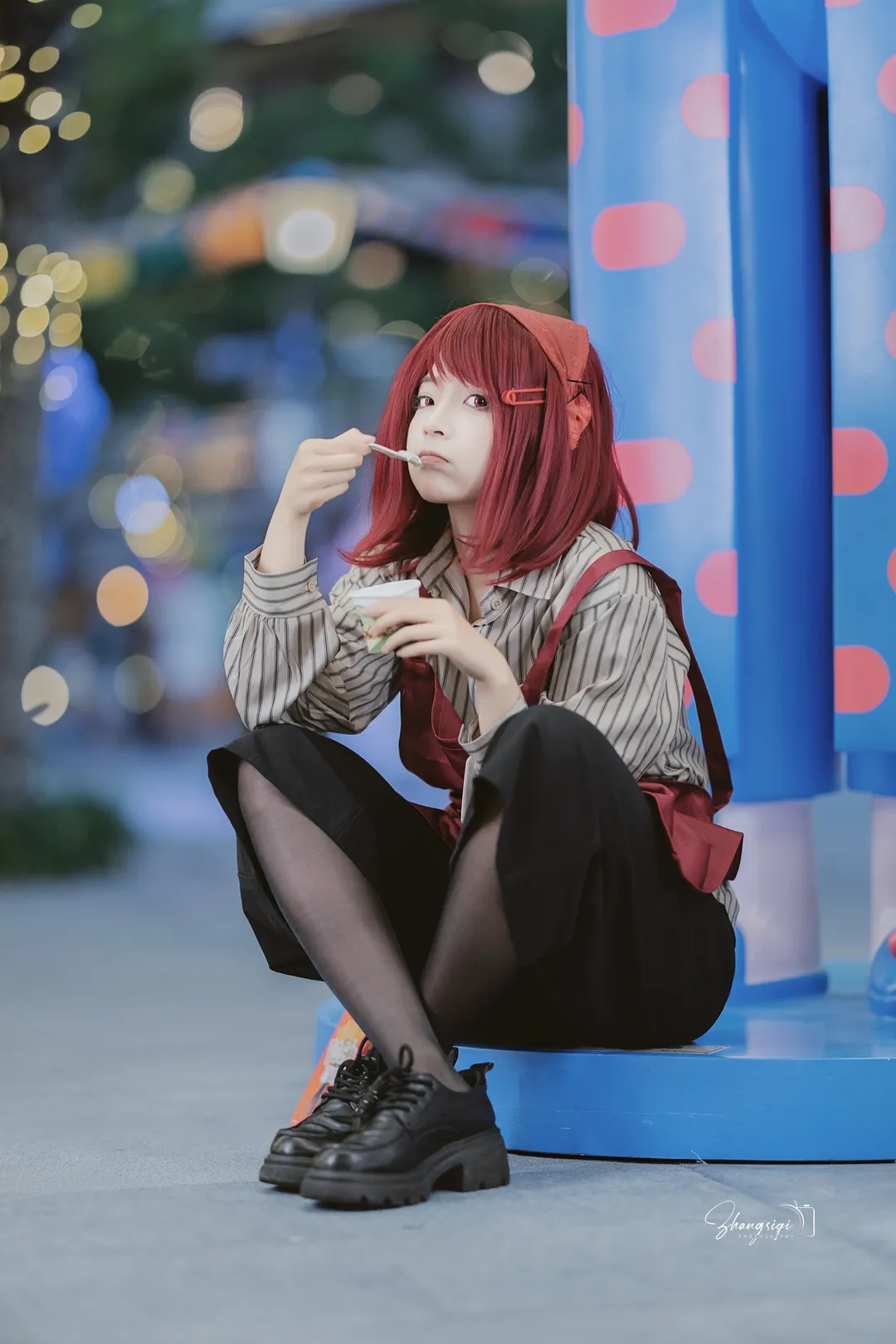 【山田小姐cos】在超市后门吞云吐雾的二人 - 第 1 张