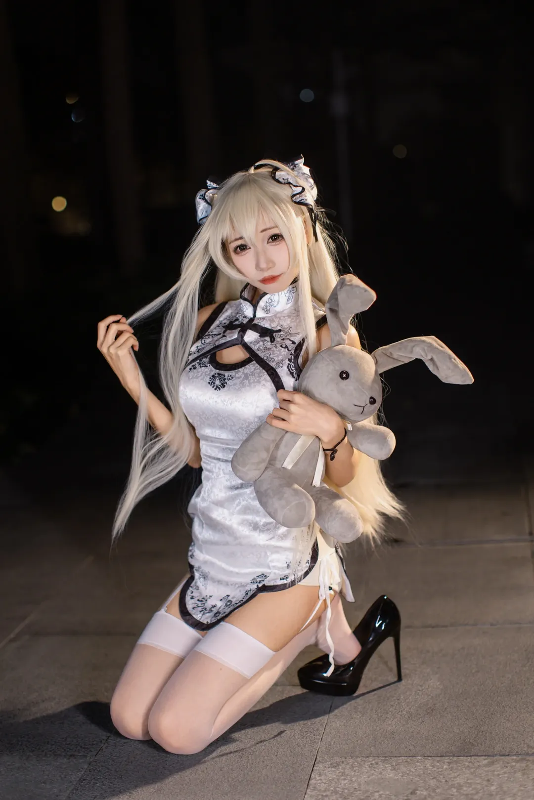 【穹妹cos】夜色下的旗袍白絲人像 - 第 5 張