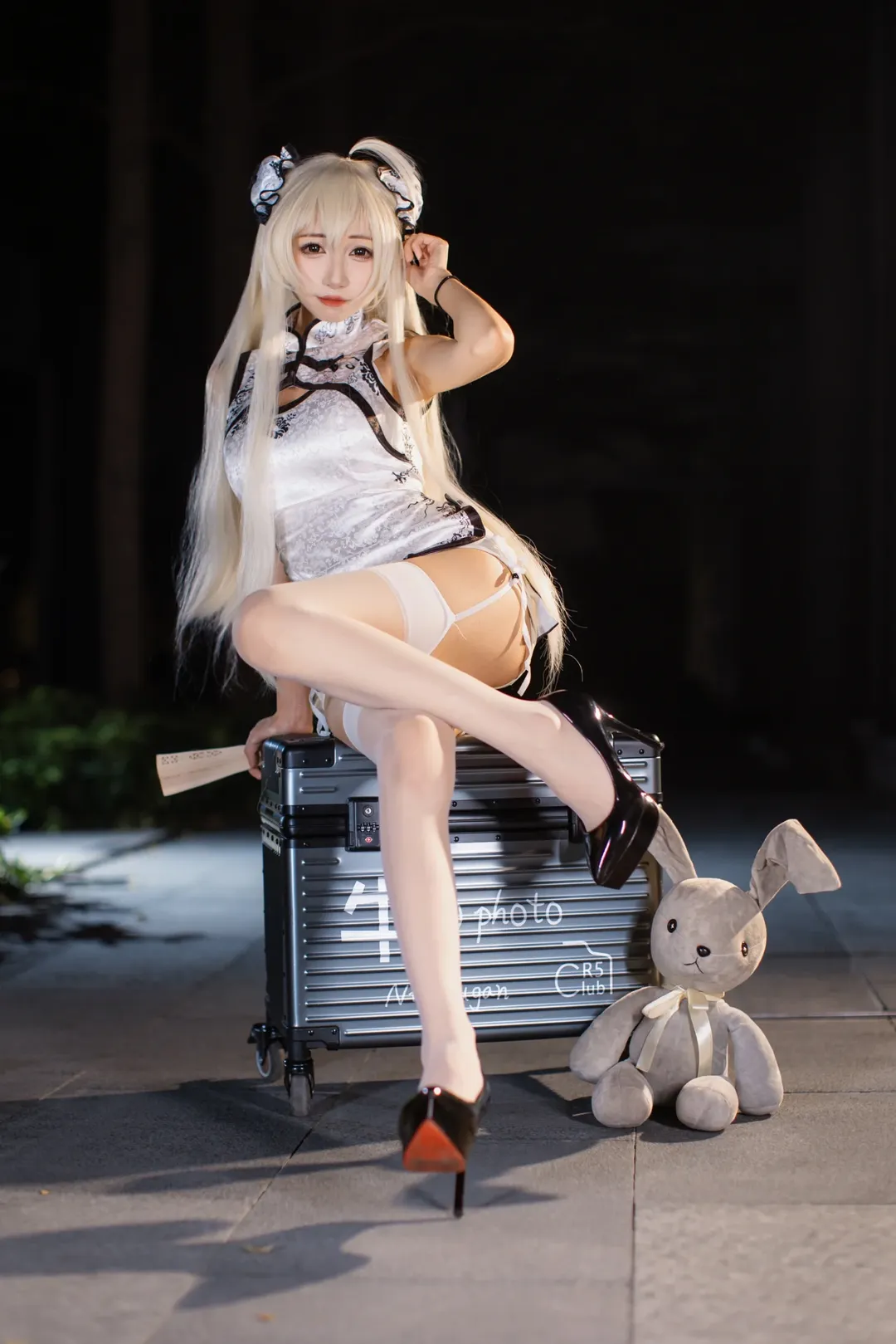 【穹妹cos】夜色下的旗袍白絲人像 - 第 8 張