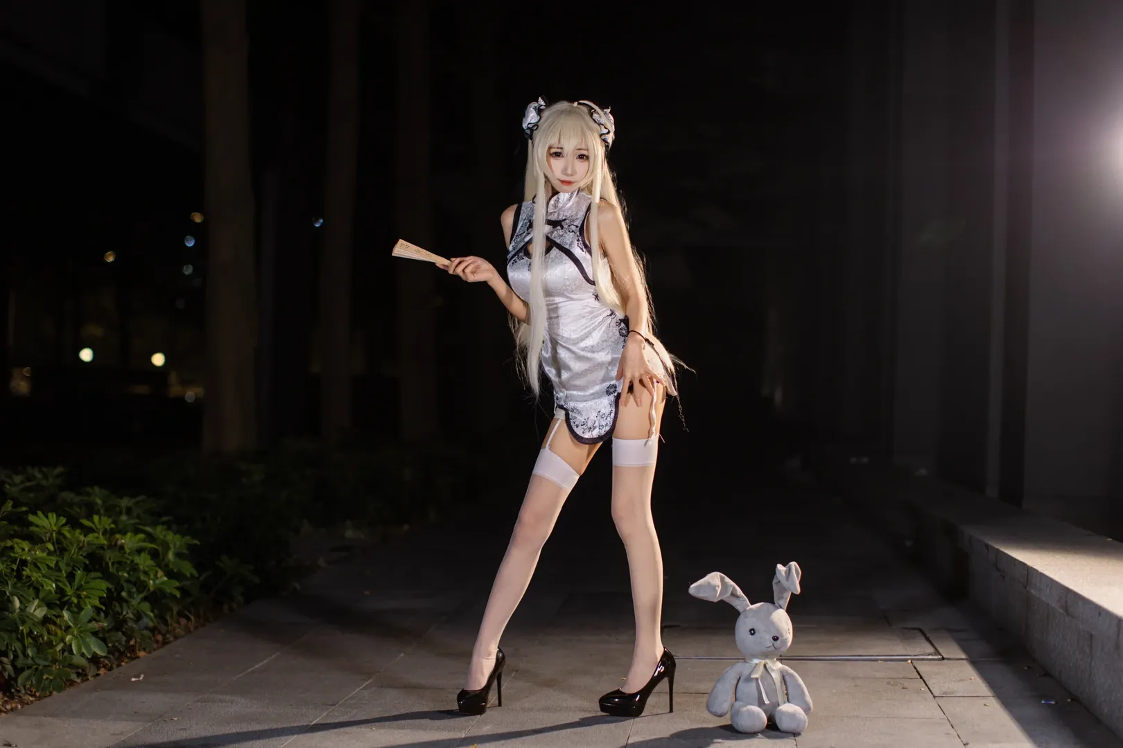 【穹妹cos】夜色下的旗袍白絲人像 - 第 9 張