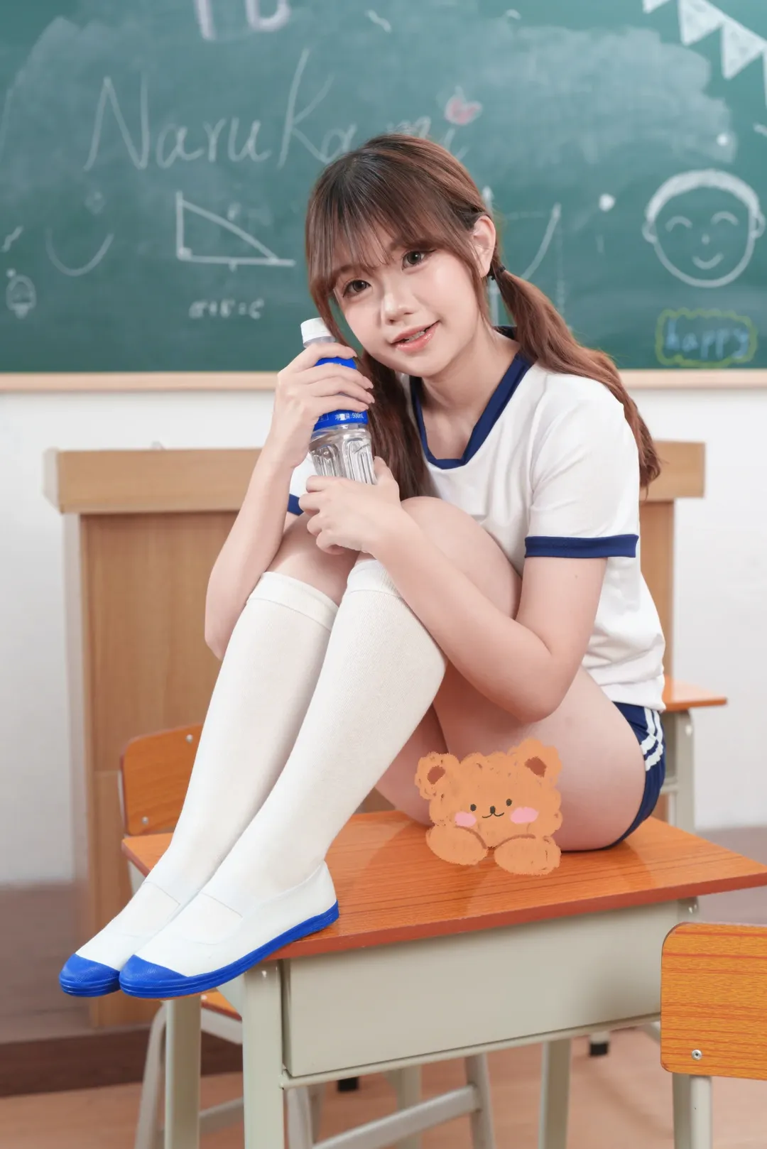 日系运动服少女的教室时光 - 第 6 张