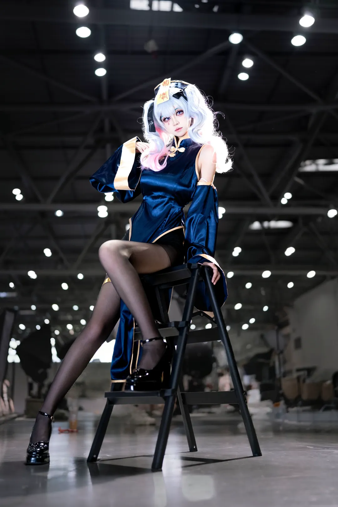 【初音未来cos】蓝金旗袍与僵尸符纸的漫展返图 - 第 1 张