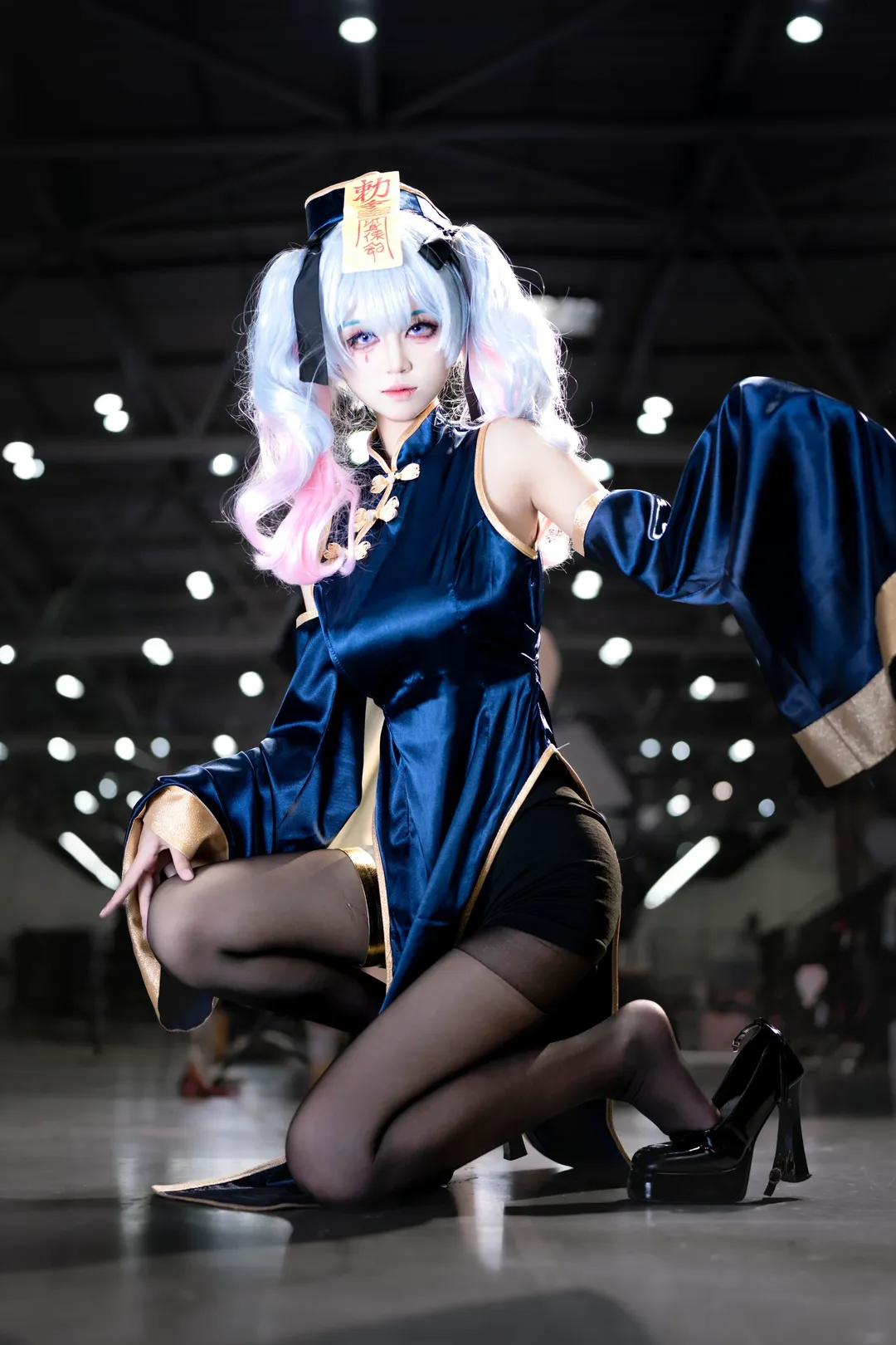 【初音未来cos】蓝金旗袍与僵尸符纸的漫展返图 - 第 3 张