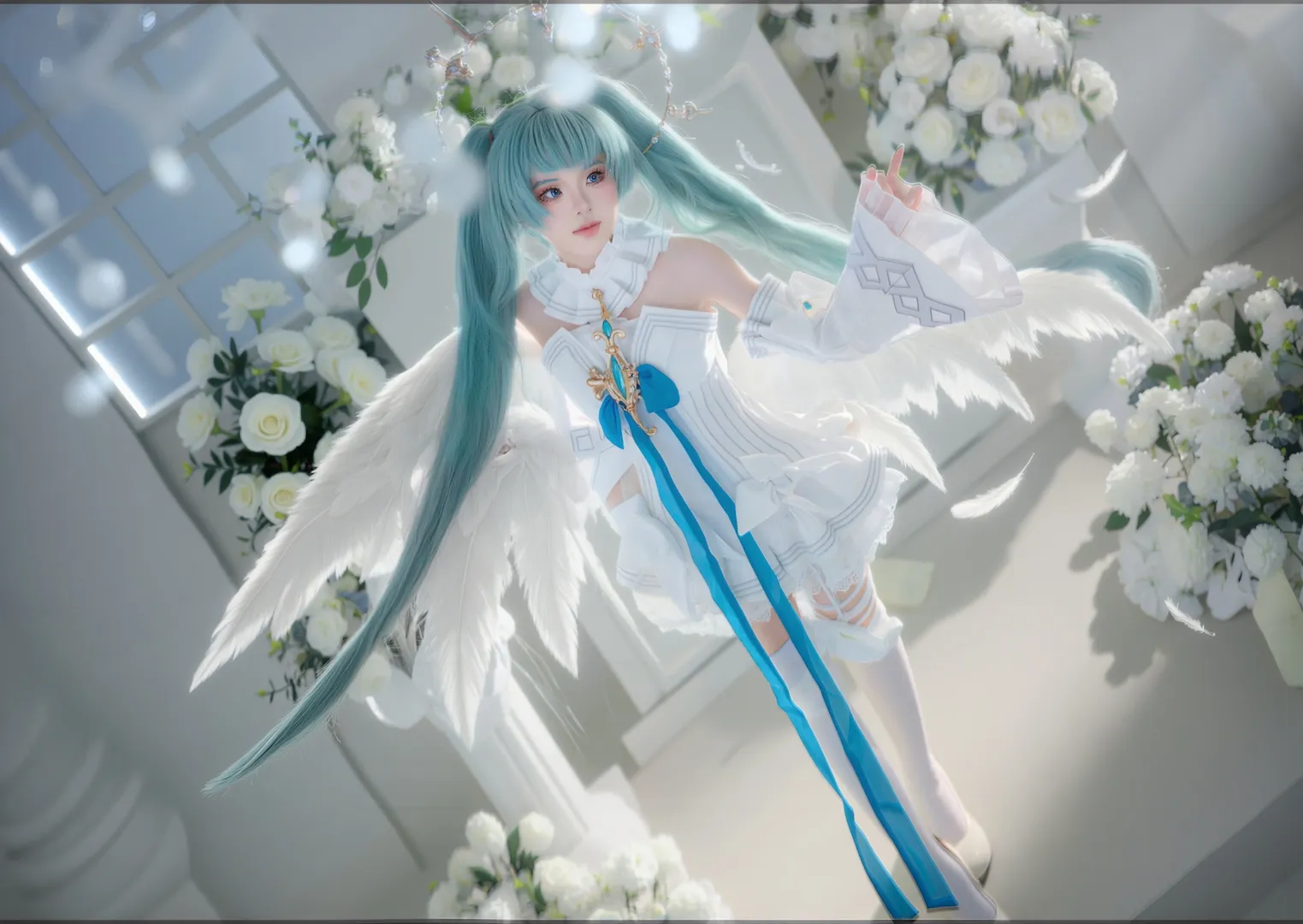 【初音未来cos】天使初音，白翼与蓝丝带的圣洁感 - 第 1 张
