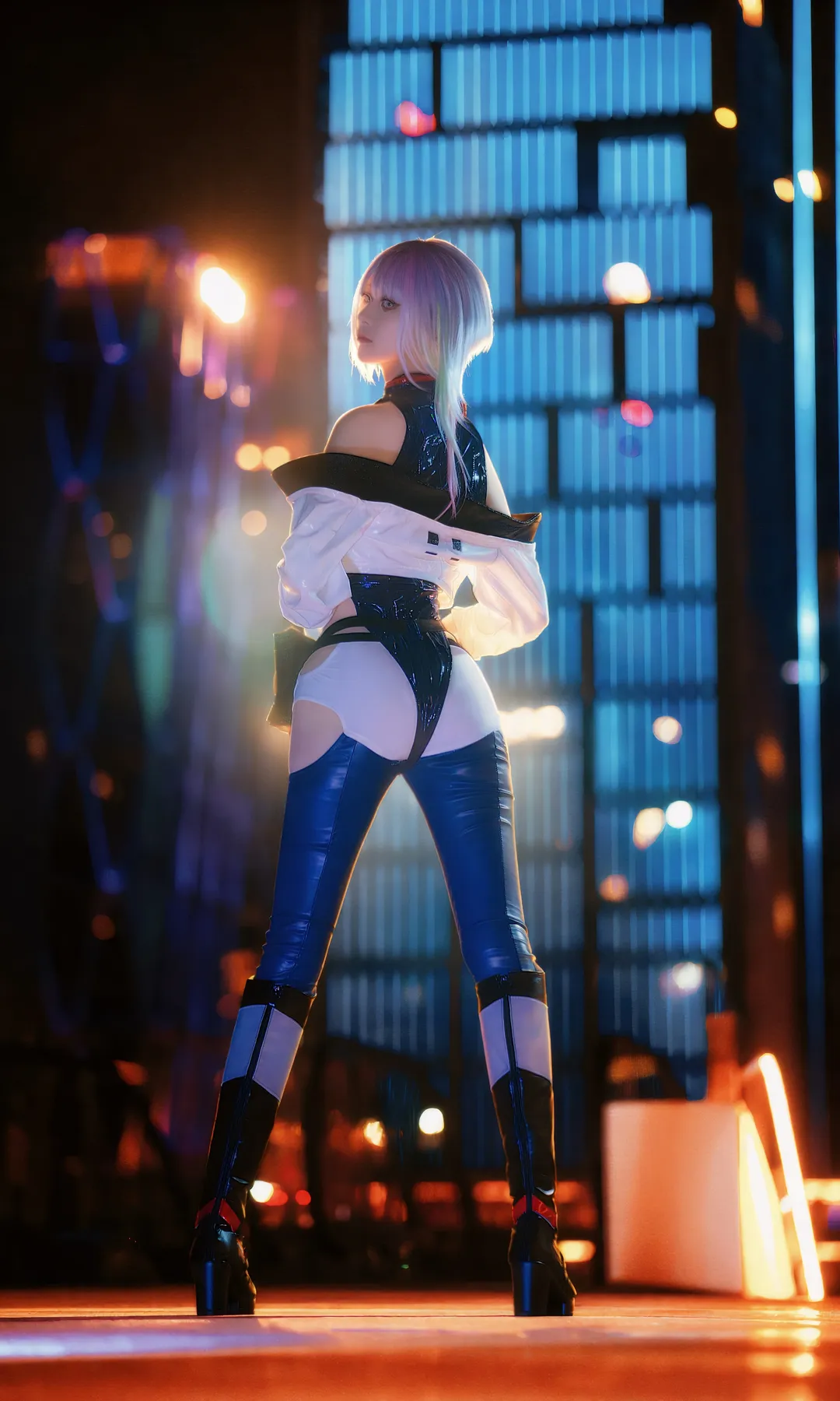 【露西cos】赛博朋克边缘行者中的露西，久违的夜之城风景 - 第 1 张