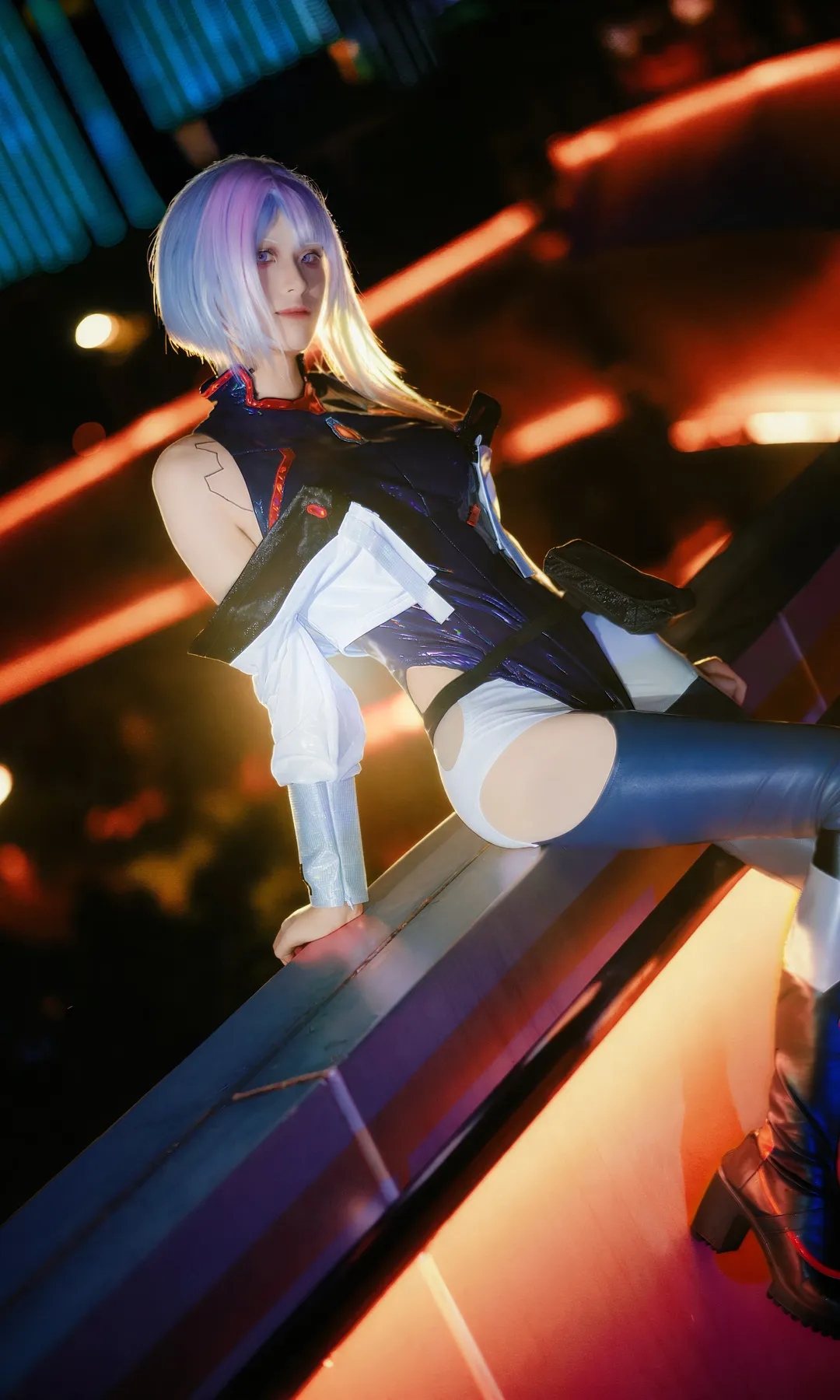 【露西cos】赛博朋克边缘行者中的露西，久违的夜之城风景 - 第 3 张