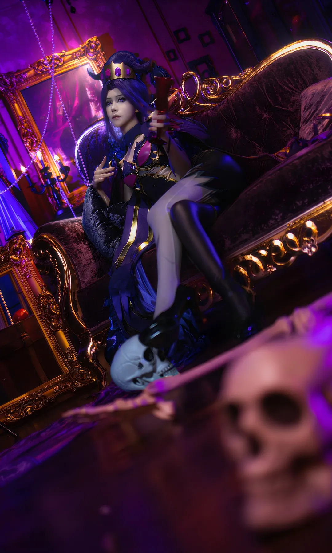 【羋月cos】王者榮耀暗黑女王降臨，紅酒杯與骷髏的華麗碰撞 - 第 2 張