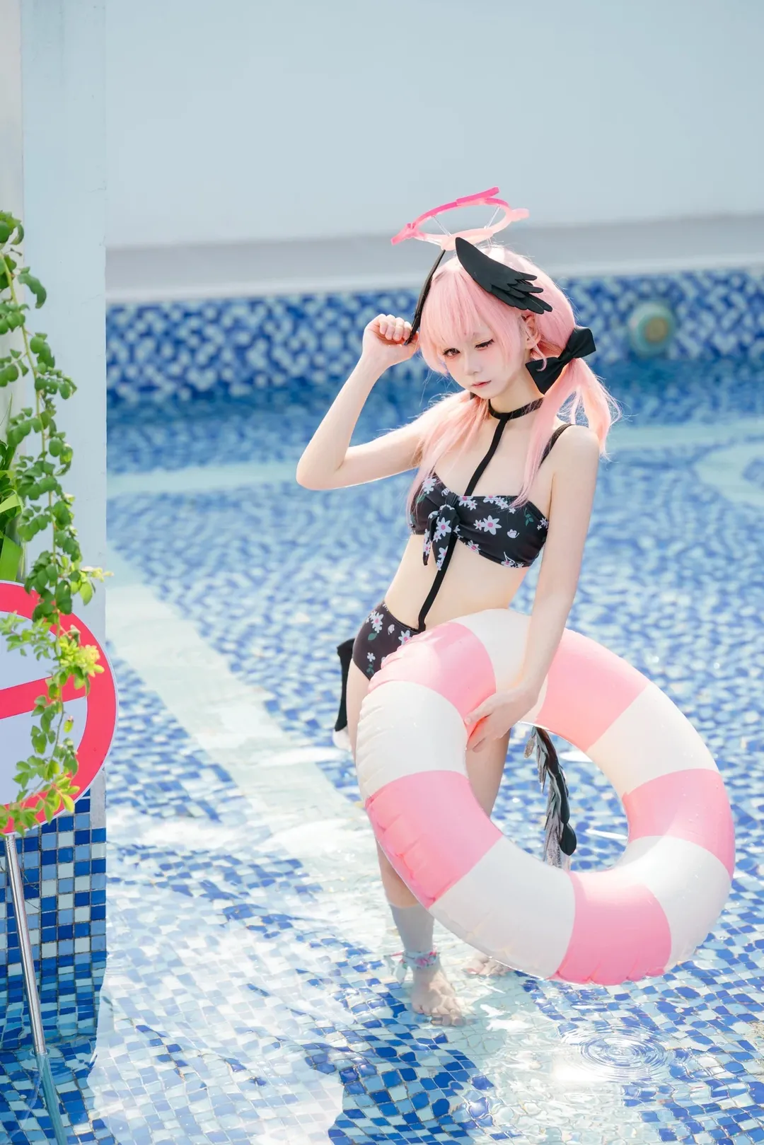 【下江小春cos】夏日泳池实拍，蔚蓝档案 - 第 1 张