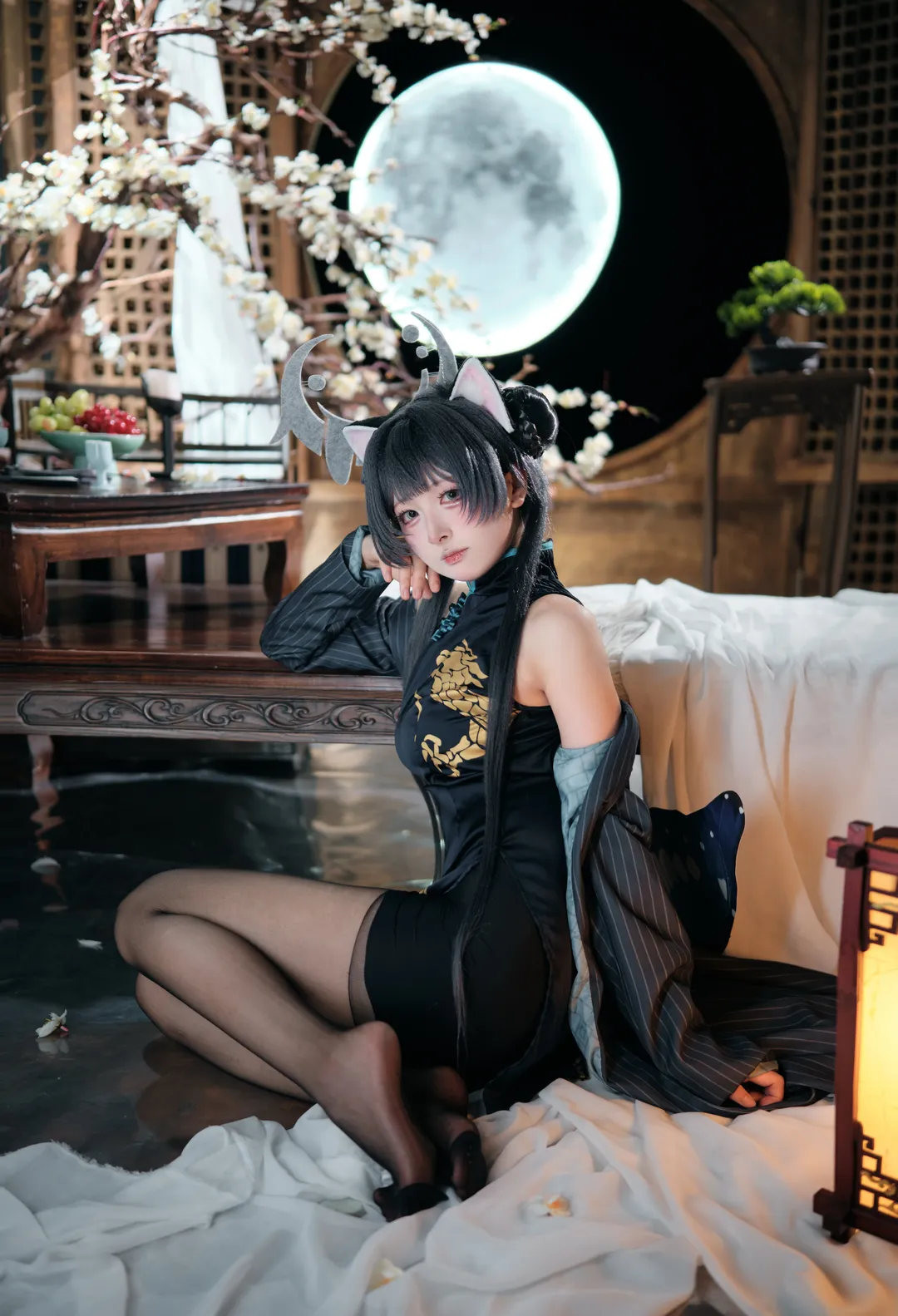 【妃咲cos】蔚蓝档案里的黑金旗袍与猫耳角造型 - 第 1 张