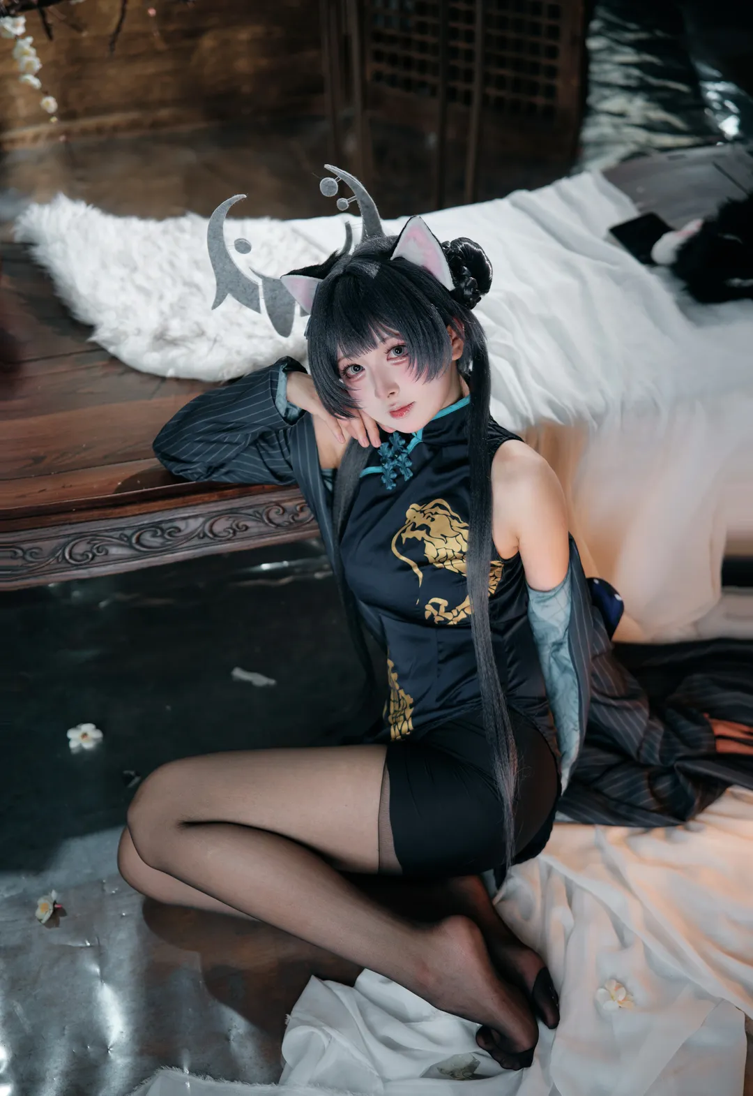 【妃咲cos】蔚蓝档案里的黑金旗袍与猫耳角造型 - 第 2 张
