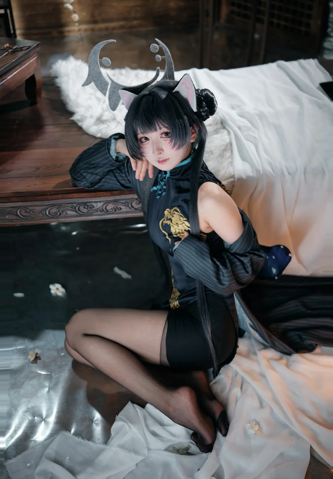 【妃咲cos】蔚蓝档案里的黑金旗袍与猫耳角造型 - 第 3 张
