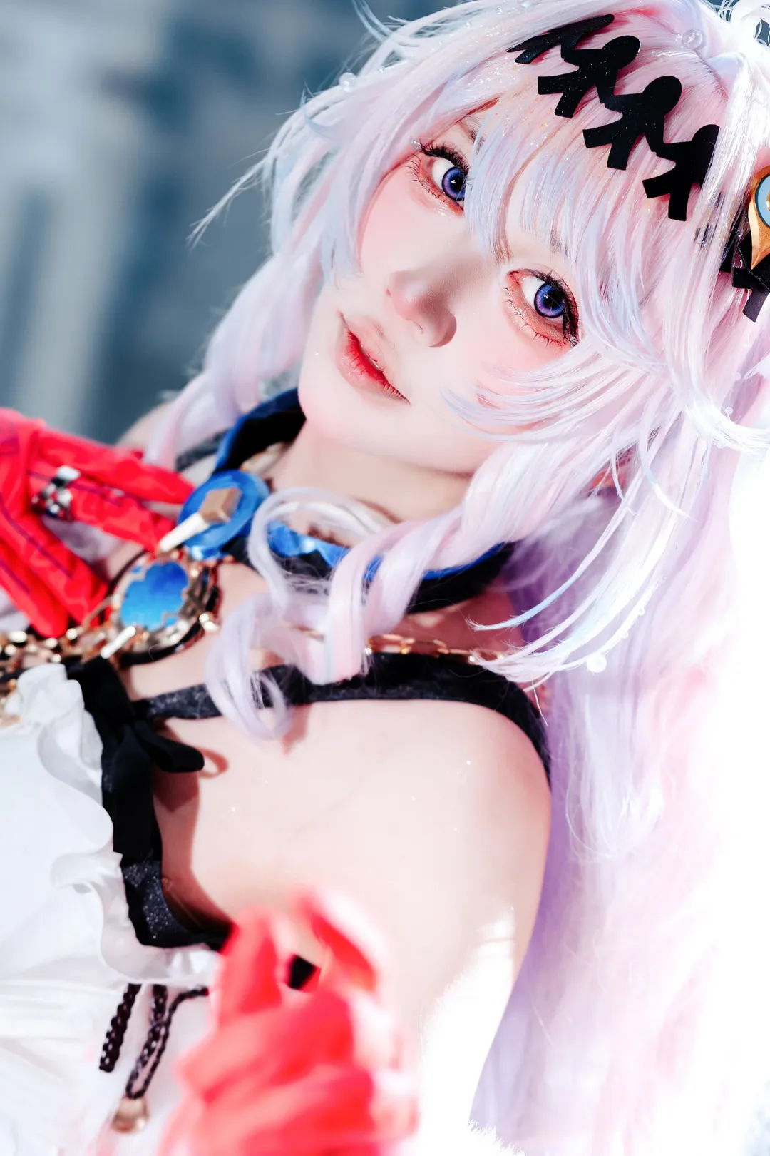 【达妮娅cos】鸣潮粉白魔法师亮相萤火虫漫展 - 第 1 张