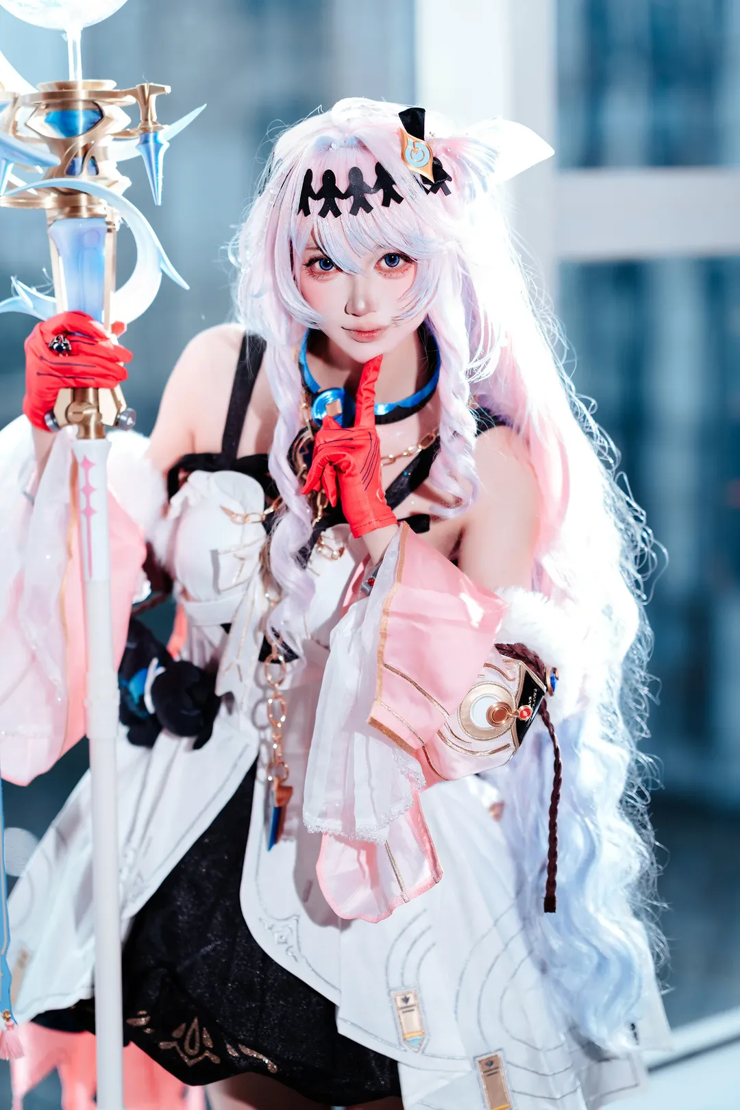 【达妮娅cos】鸣潮粉白魔法师亮相萤火虫漫展 - 第 3 张