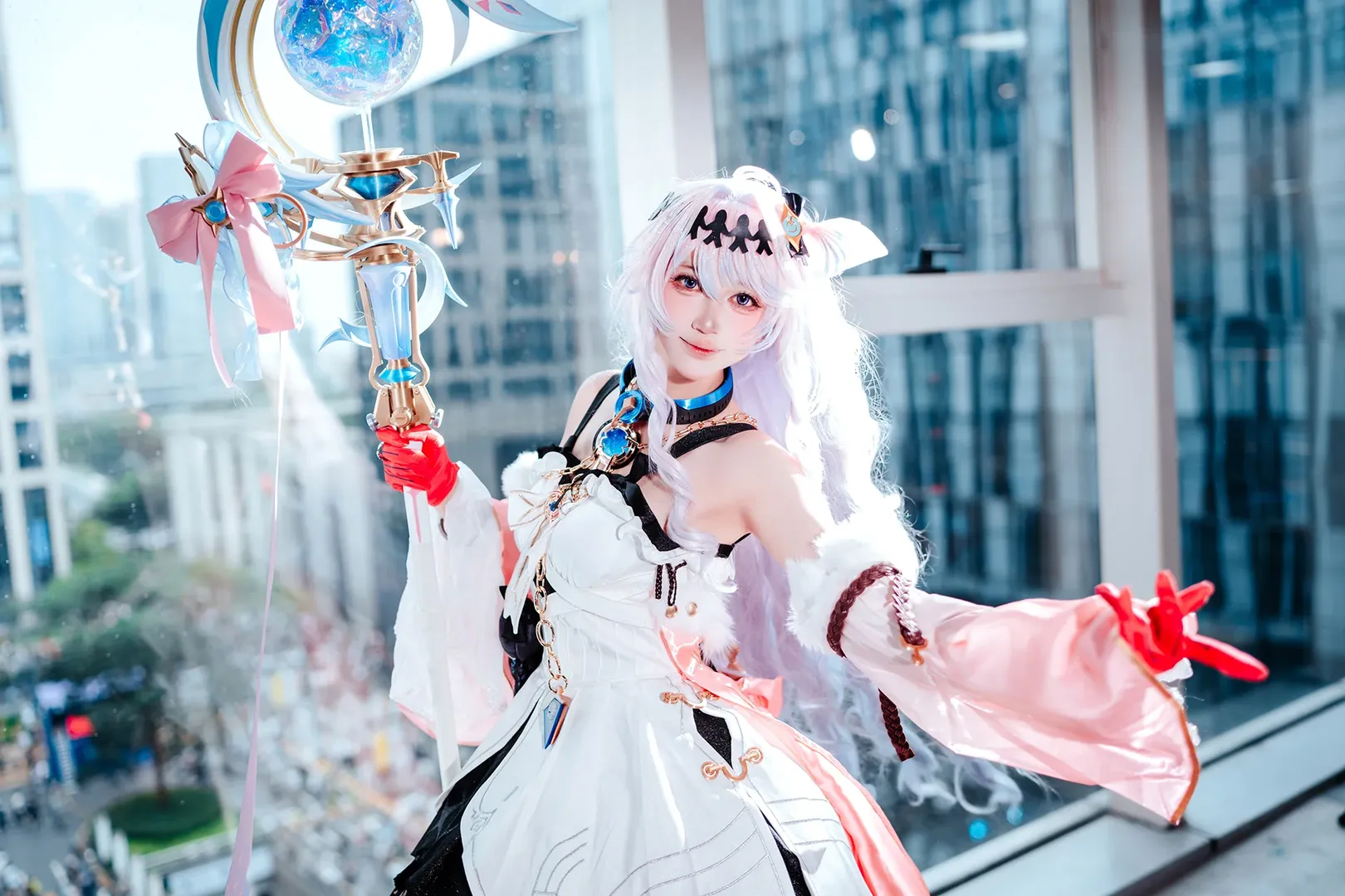 【达妮娅cos】鸣潮粉白魔法师亮相萤火虫漫展 - 第 6 张