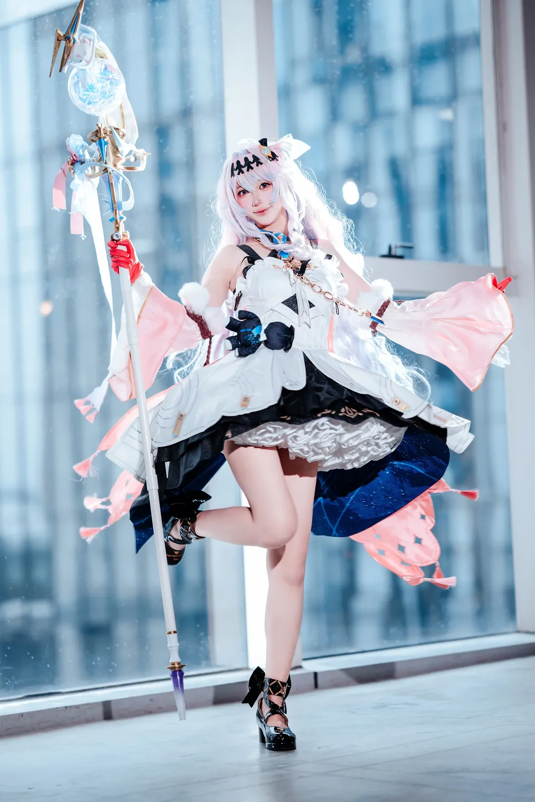 【达妮娅cos】鸣潮粉白魔法师亮相萤火虫漫展 - 第 9 张