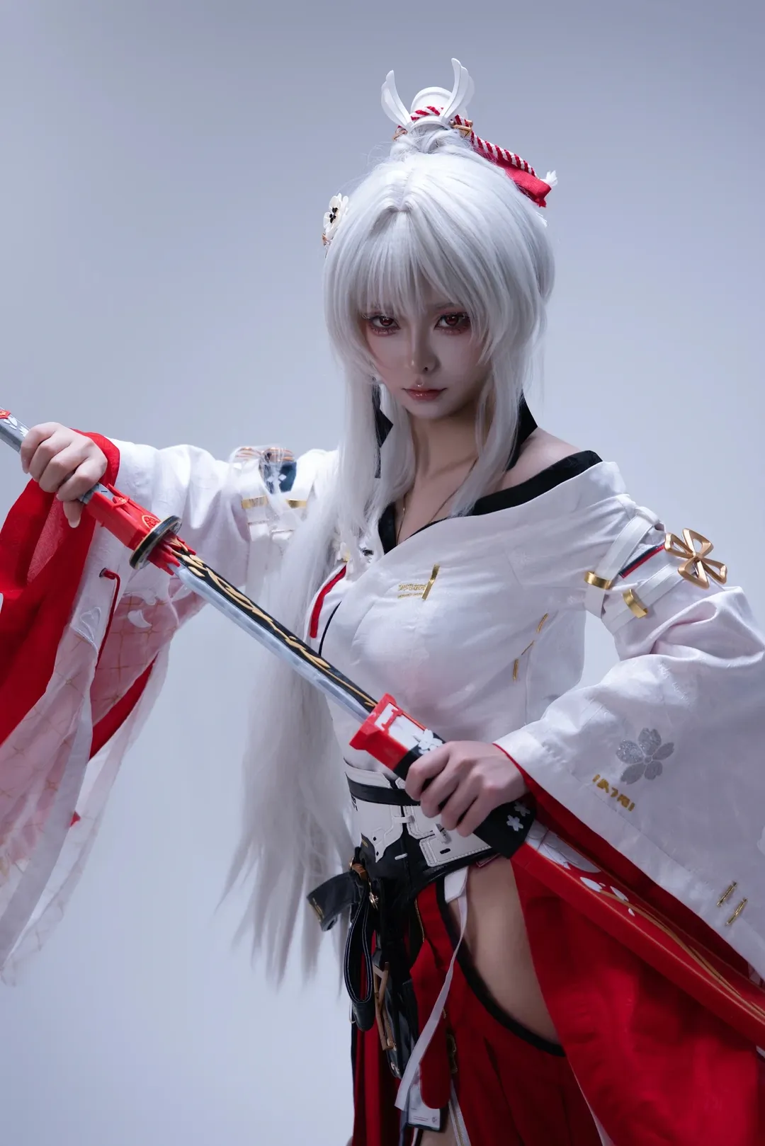 鳴潮緋雪cos 紅白和風與刀劍的碰撞 - 第 6 張
