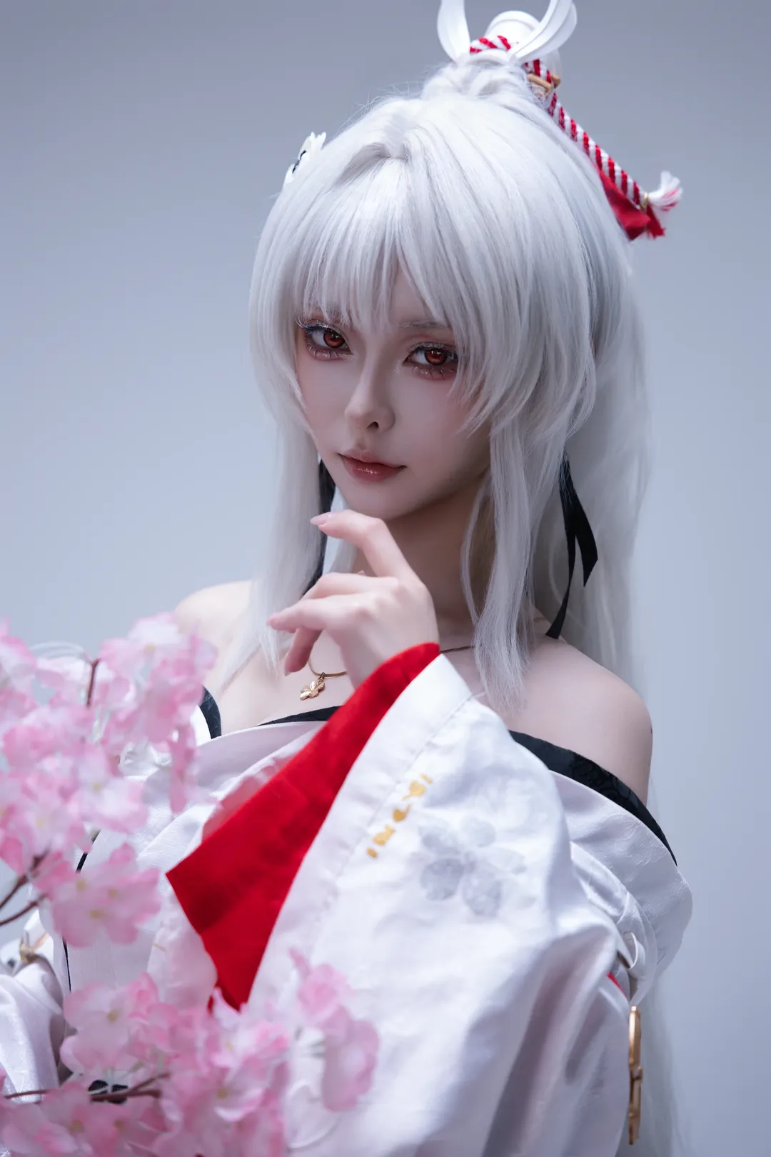 鳴潮緋雪cos 紅白和風與刀劍的碰撞 - 第 8 張