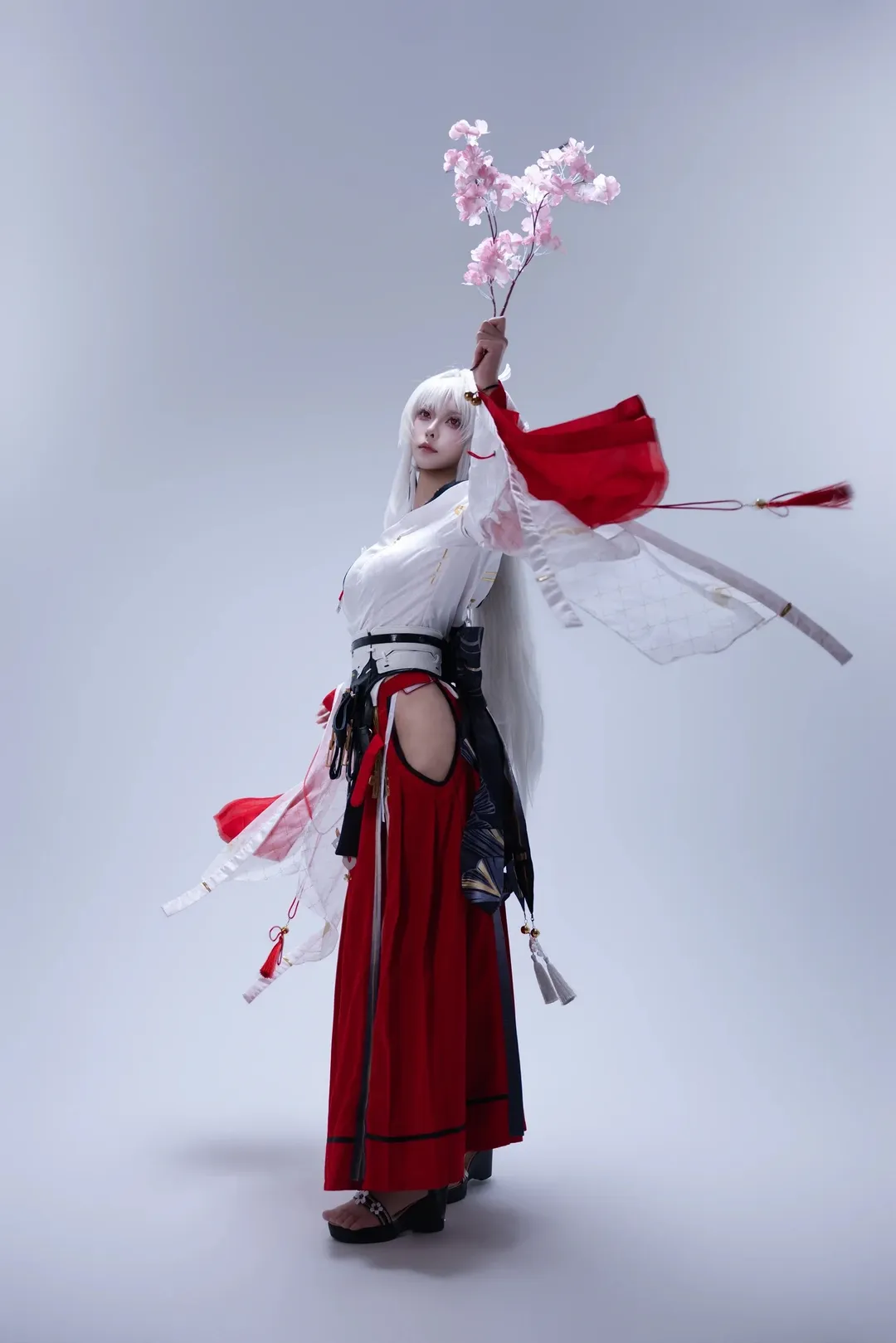 鳴潮緋雪cos 紅白和風與刀劍的碰撞 - 第 9 張