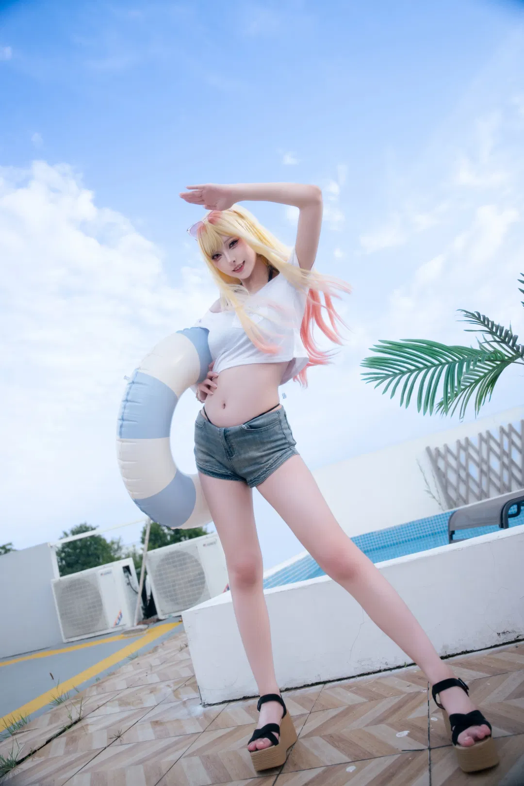 【喜多川海梦cos】更衣人偶坠入爱河，雨后泳池边的夏日休闲 - 第 2 张