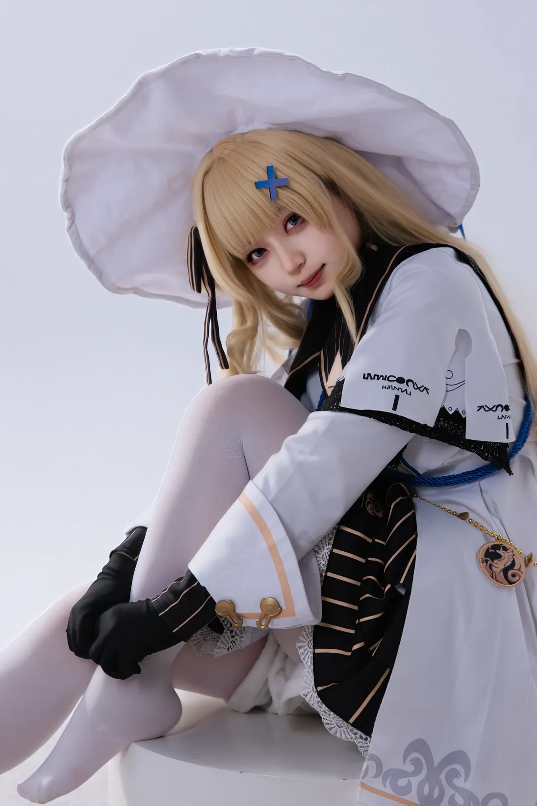 【菲比cos】鸣潮菲比的魔法时刻，法杖与白丝搭配很绝