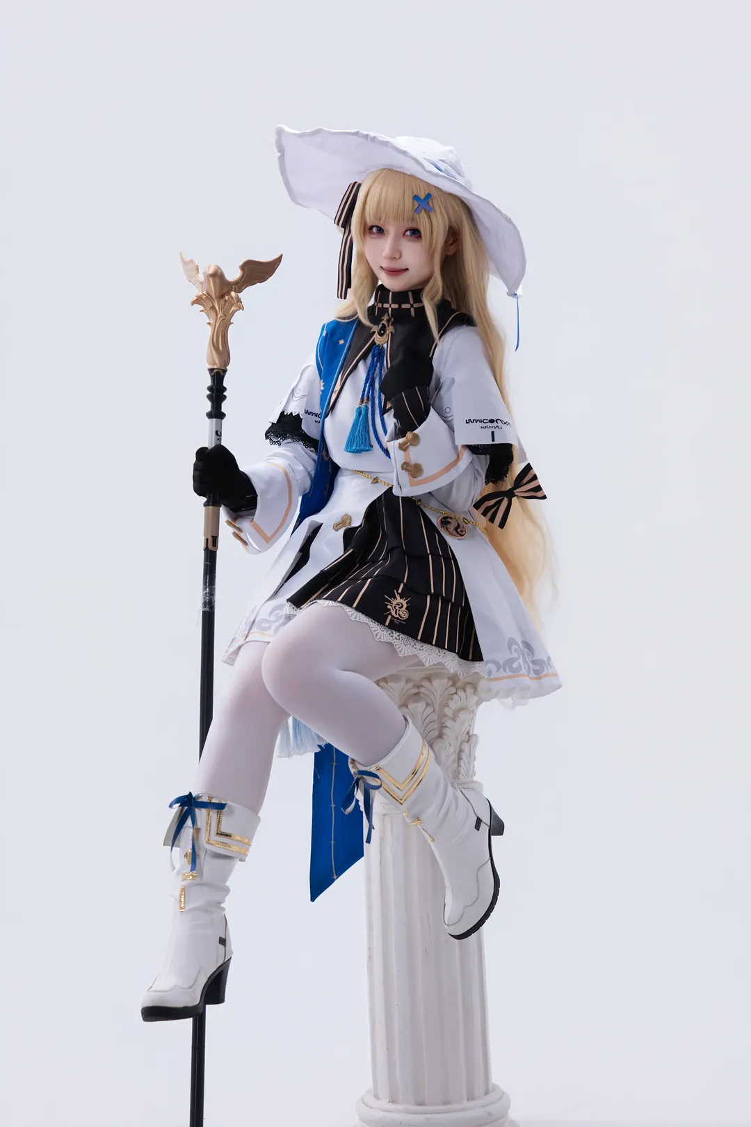 【菲比cos】鸣潮菲比的魔法时刻，法杖与白丝搭配很绝 - 第 2 张