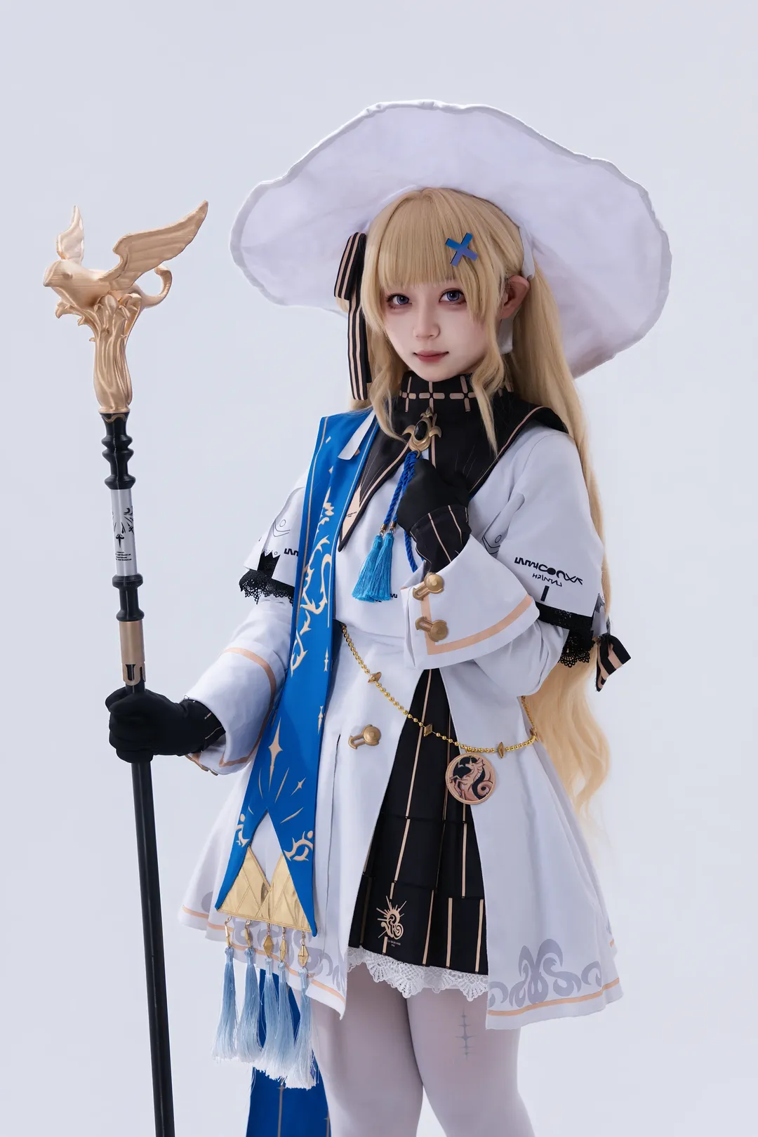 【菲比cos】鸣潮菲比的魔法时刻，法杖与白丝搭配很绝 - 第 4 张