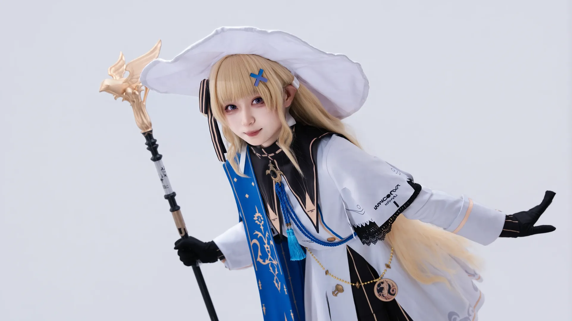 【菲比cos】鸣潮菲比的魔法时刻，法杖与白丝搭配很绝 - 第 5 张