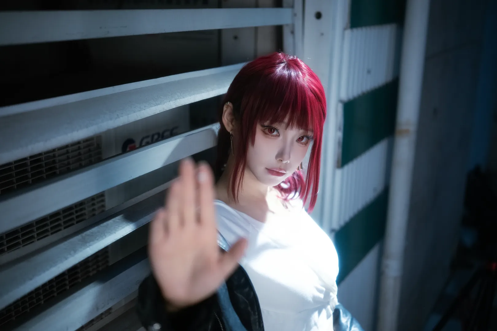 【田山小姐cos】超市后门的吞云吐雾，夜色下的街头随性 - 第 5 张