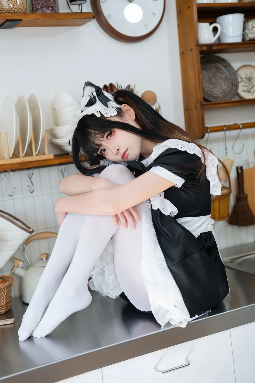 厨房里的猫耳女仆，这套白丝打扮真的很有反差感 - 第 7 张
