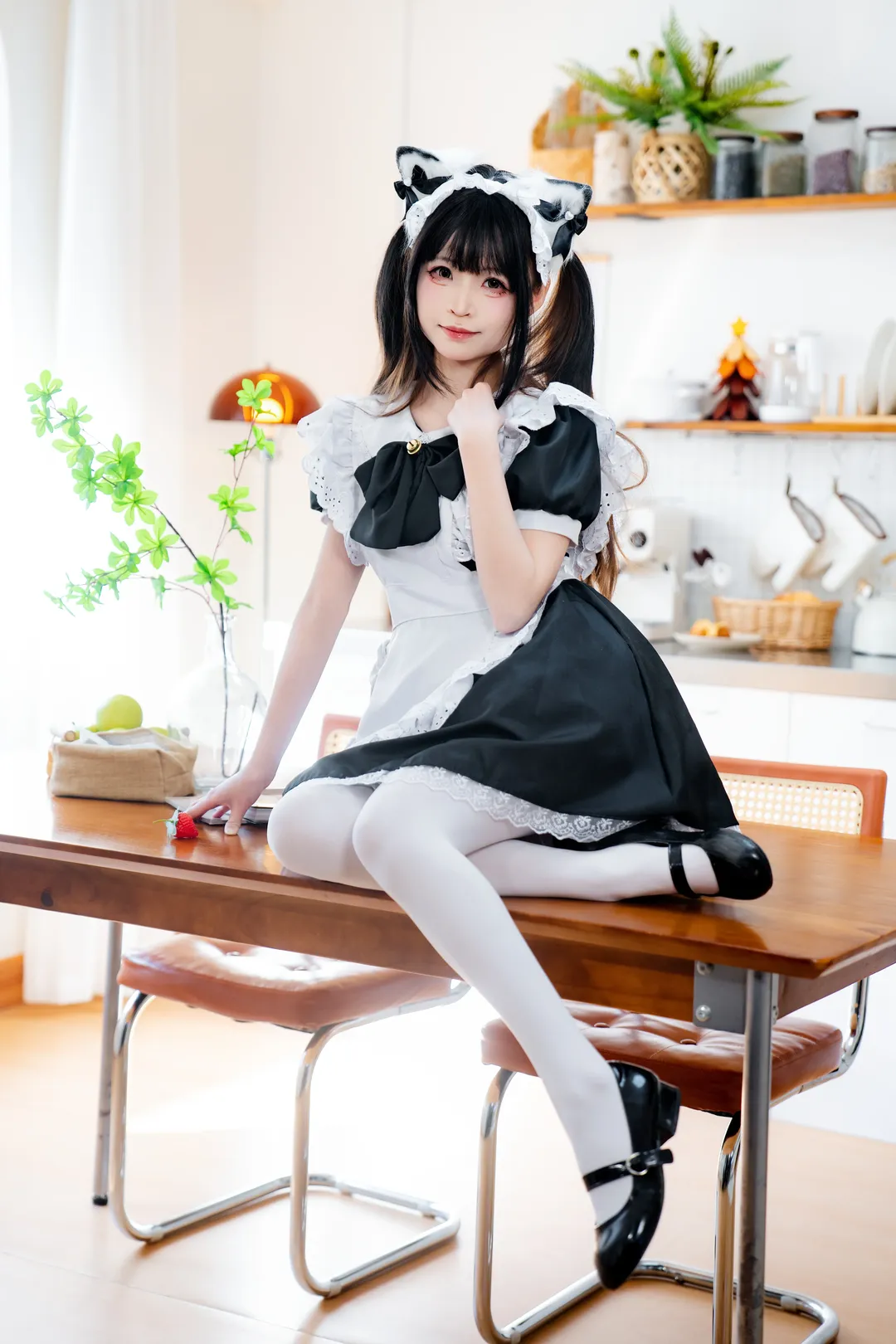 厨房里的猫耳女仆，这套白丝打扮真的很有反差感 - 第 9 张