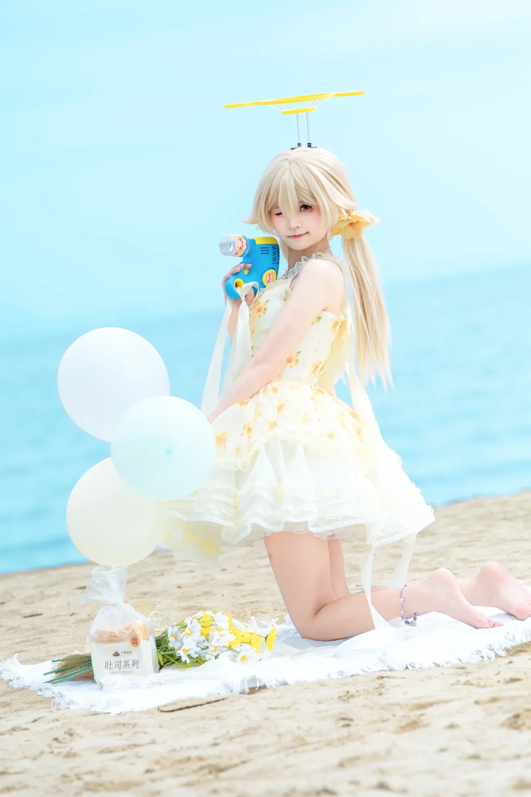 【日富美cos】蔚蓝档案海边元气拍摄，夏日沙滩清爽出镜 - 第 1 张