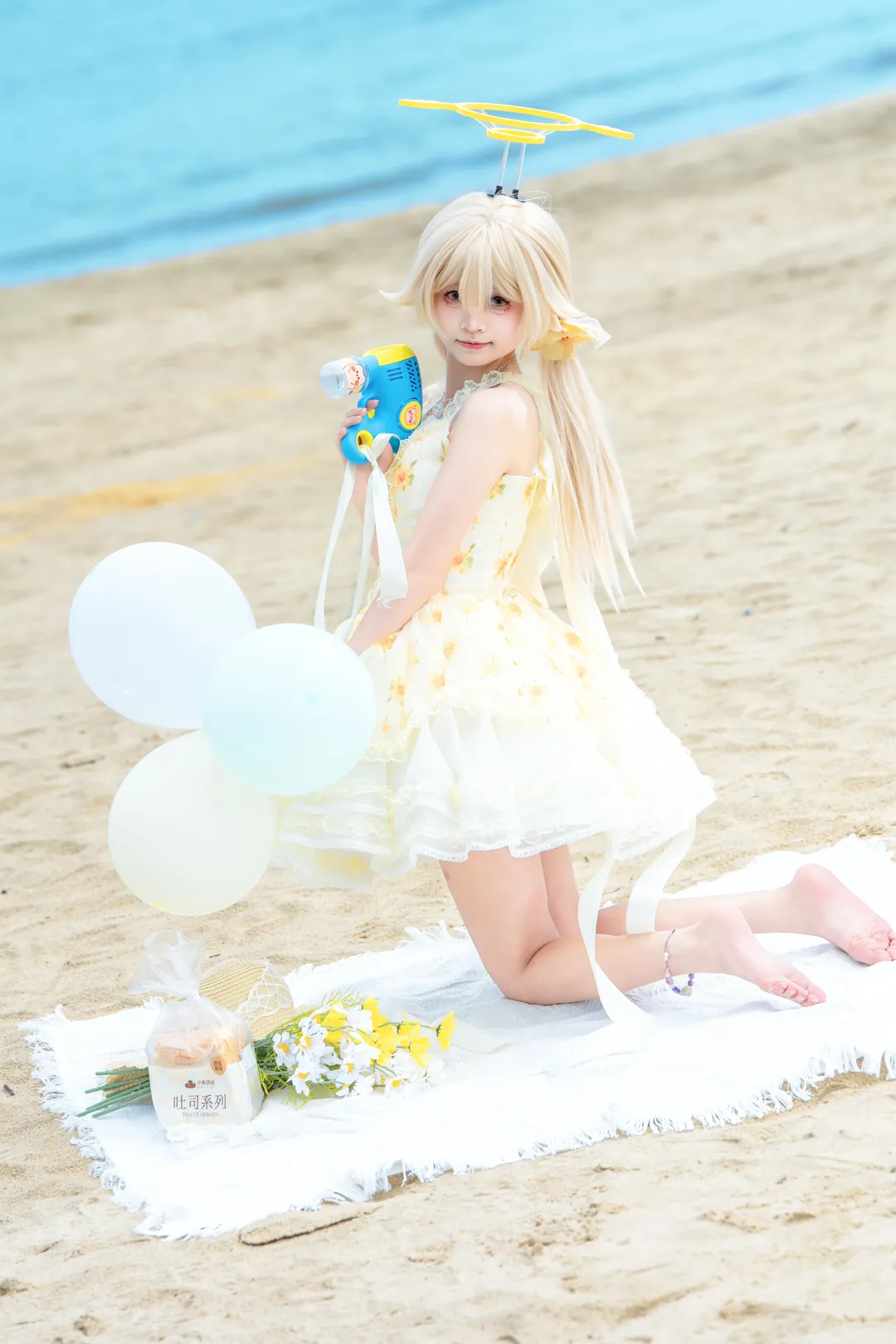 【日富美cos】蔚蓝档案海边元气拍摄，夏日沙滩清爽出镜 - 第 3 张