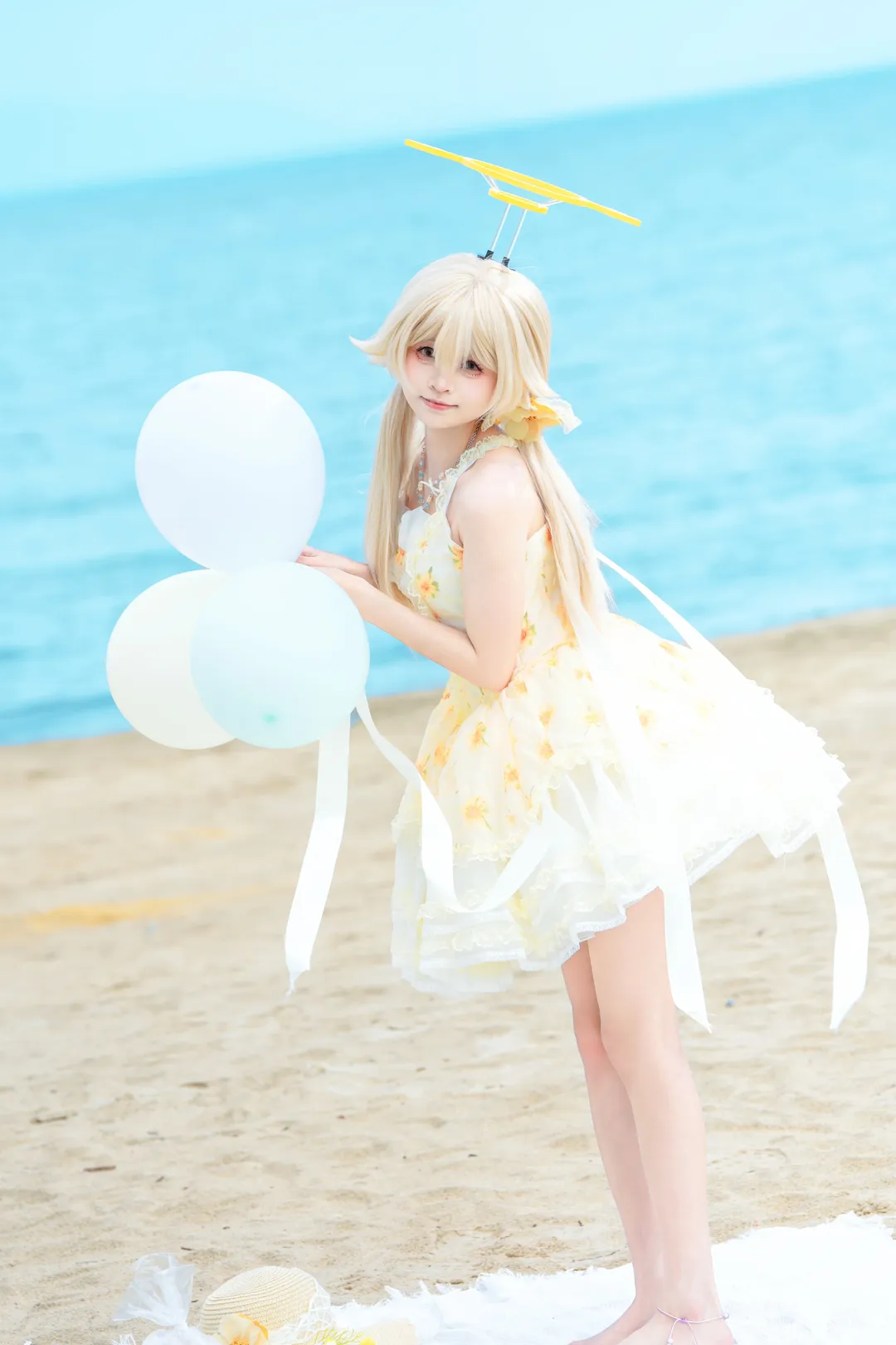 【日富美cos】蔚蓝档案海边元气拍摄，夏日沙滩清爽出镜 - 第 4 张