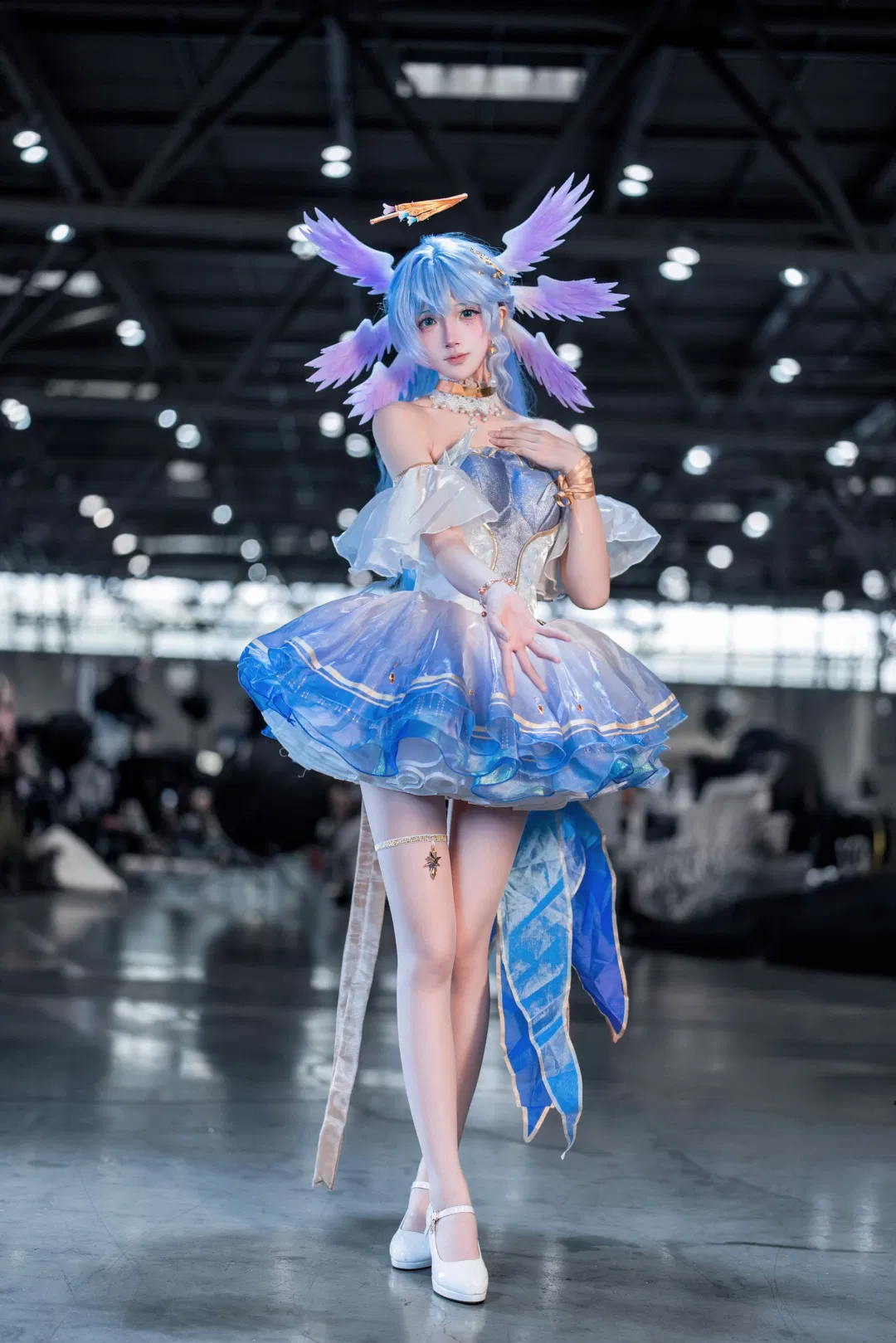【知更鳥cos】聖心詠歎調漫展場照，藍白紗裙的夢幻呈現 - 第 4 張